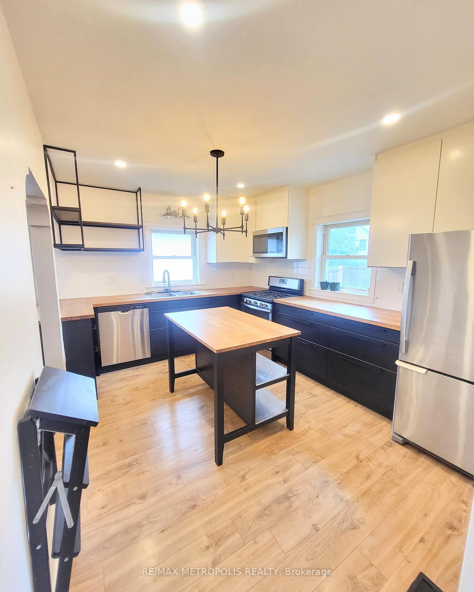 Photo 10 of 51 Michael Avenue, St. Catharines, Burleigh Hill — HOMEH