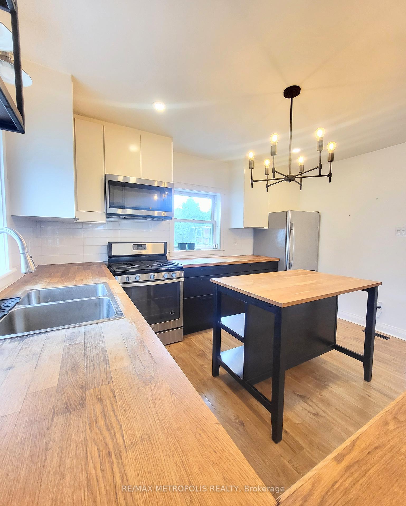 Photo 11 of 51 Michael Avenue, St. Catharines, Burleigh Hill — HOMEH