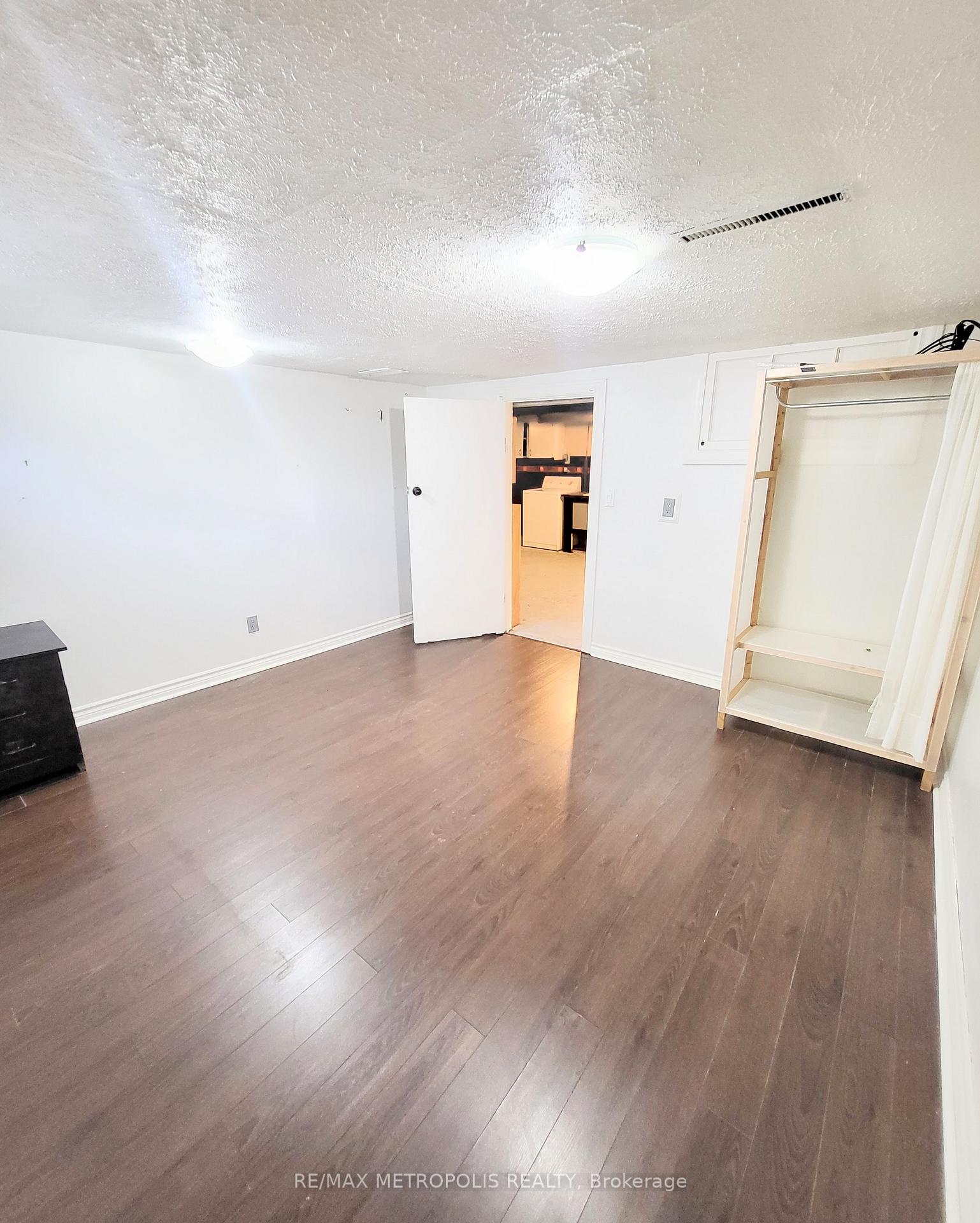 Photo 23 of 51 Michael Avenue, St. Catharines, Burleigh Hill — HOMEH