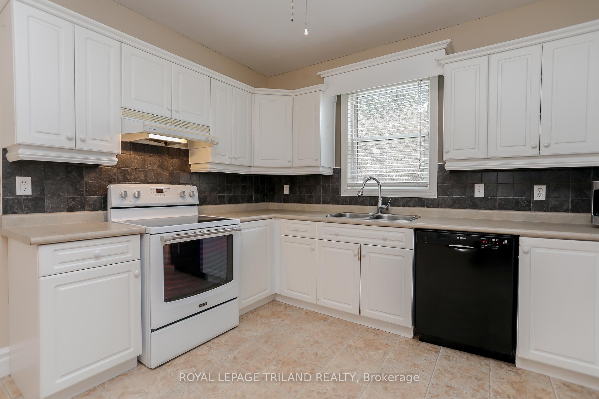Photo 11 of 364 Wellington Street, St. Thomas — HOMEH