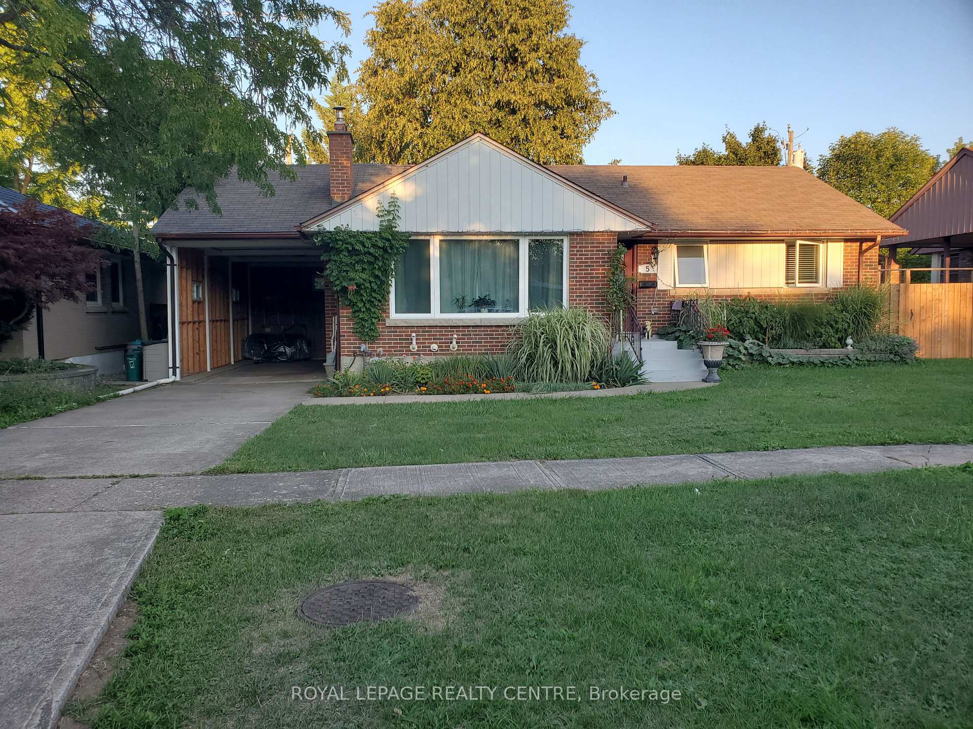 Photo 1 of 5 Mountainview Drive, St. Catharines, Glendale/Glenridge — HOMEH