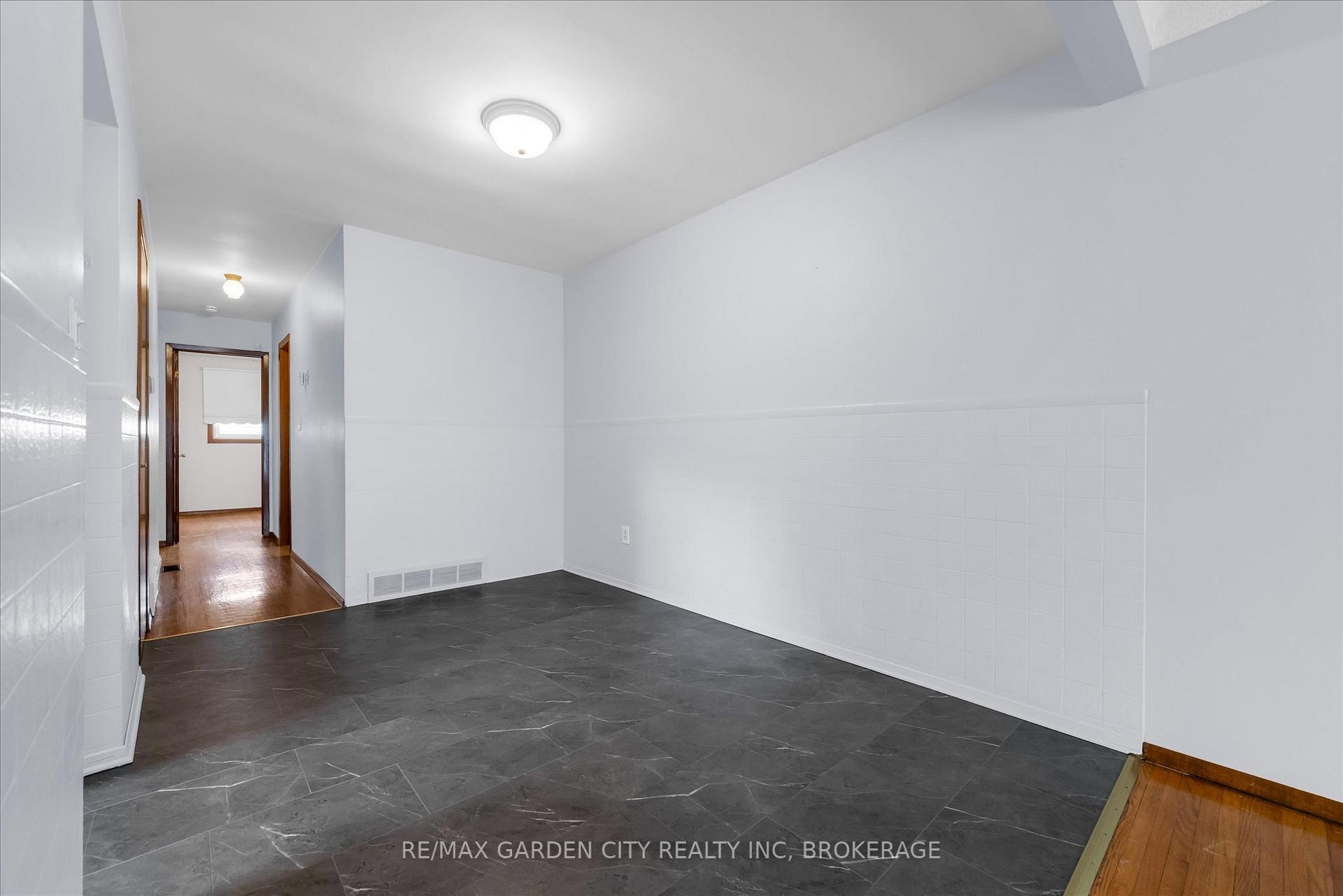 Photo 6 of 35 Allan Drive, St. Catharines, Fairview — HOMEH
