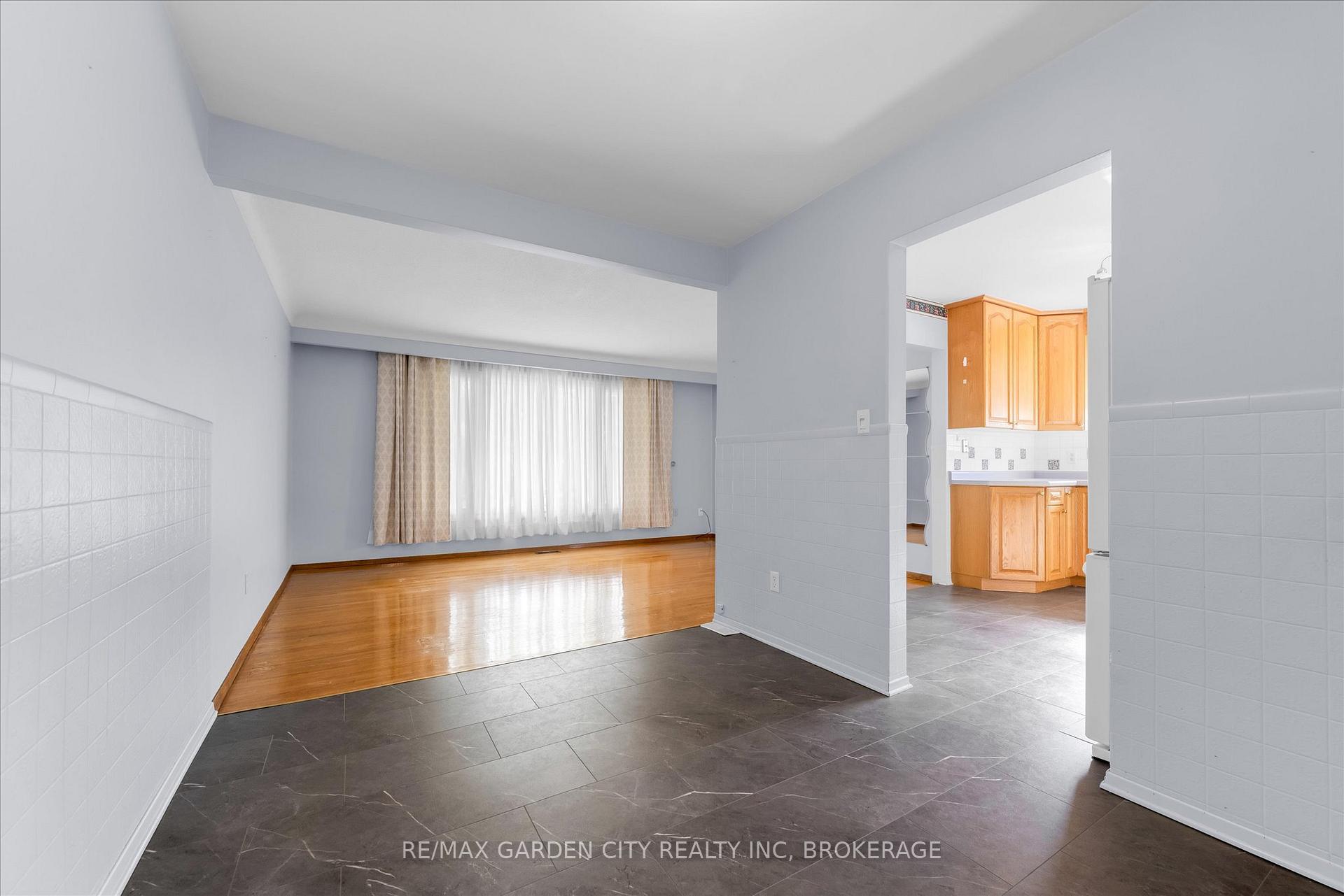 Photo 7 of 35 Allan Drive, St. Catharines, Fairview — HOMEH