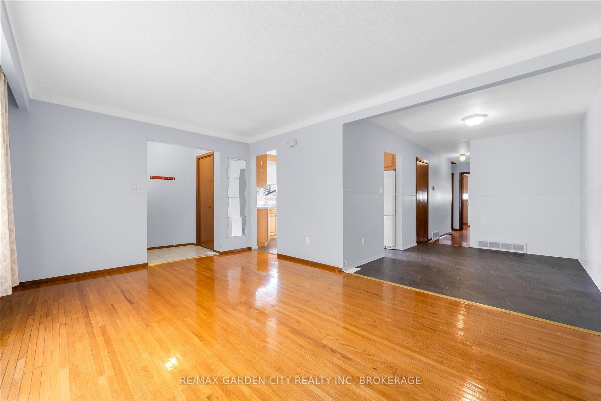 Photo 8 of 35 Allan Drive, St. Catharines, Fairview — HOMEH