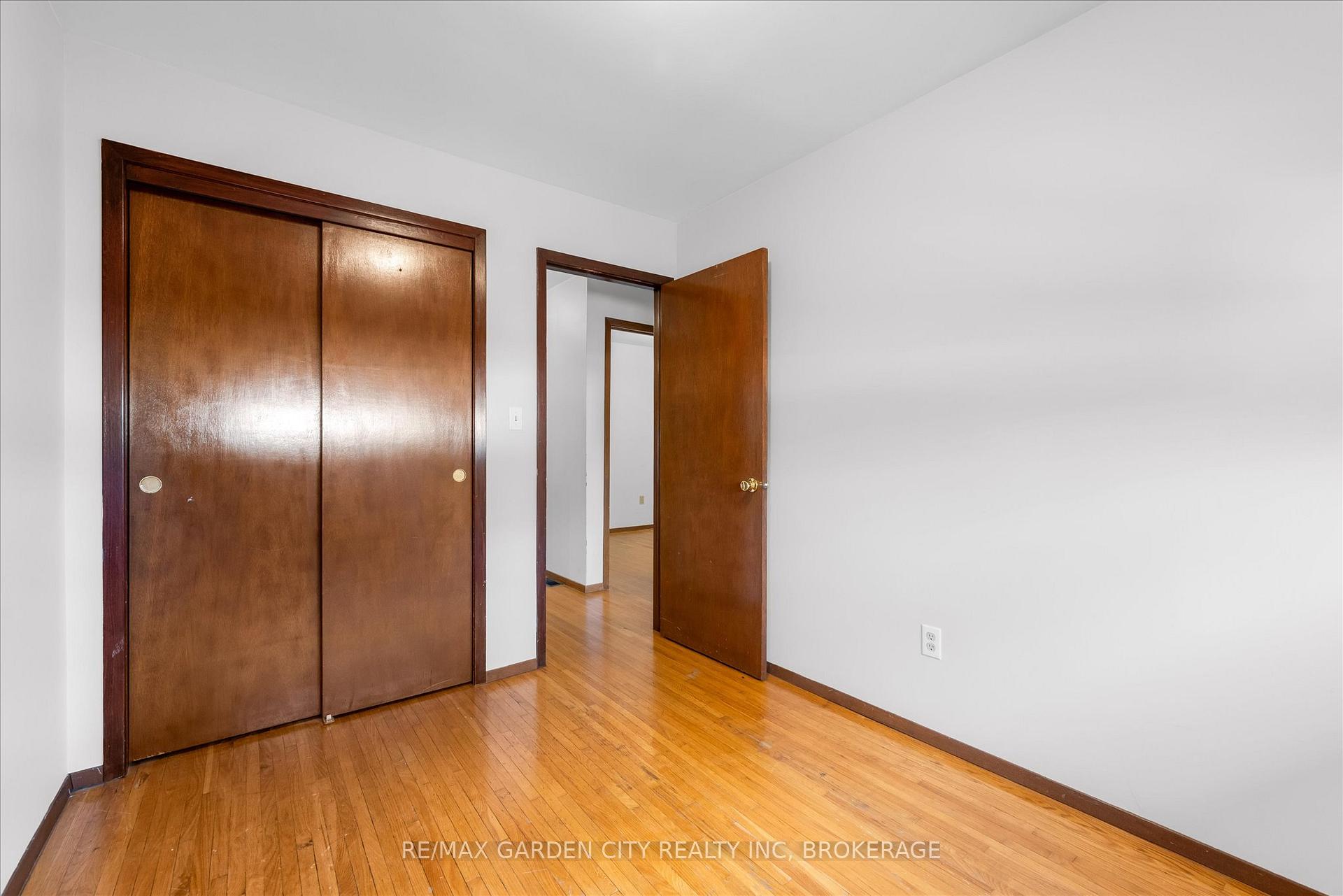 Photo 12 of 35 Allan Drive, St. Catharines, Fairview — HOMEH