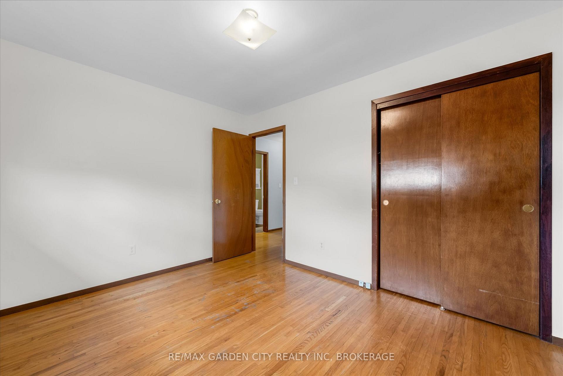 Photo 14 of 35 Allan Drive, St. Catharines, Fairview — HOMEH