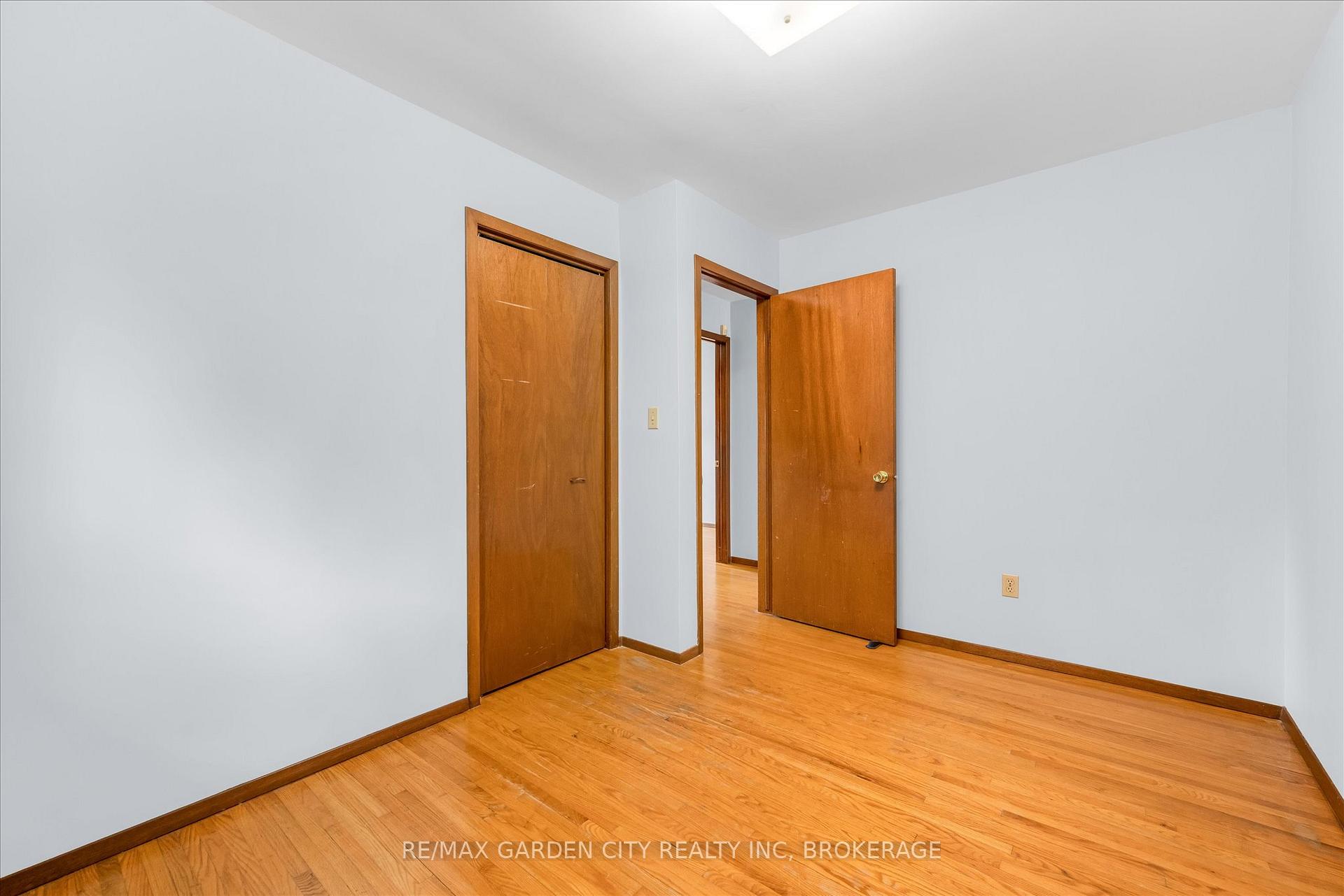 Photo 16 of 35 Allan Drive, St. Catharines, Fairview — HOMEH