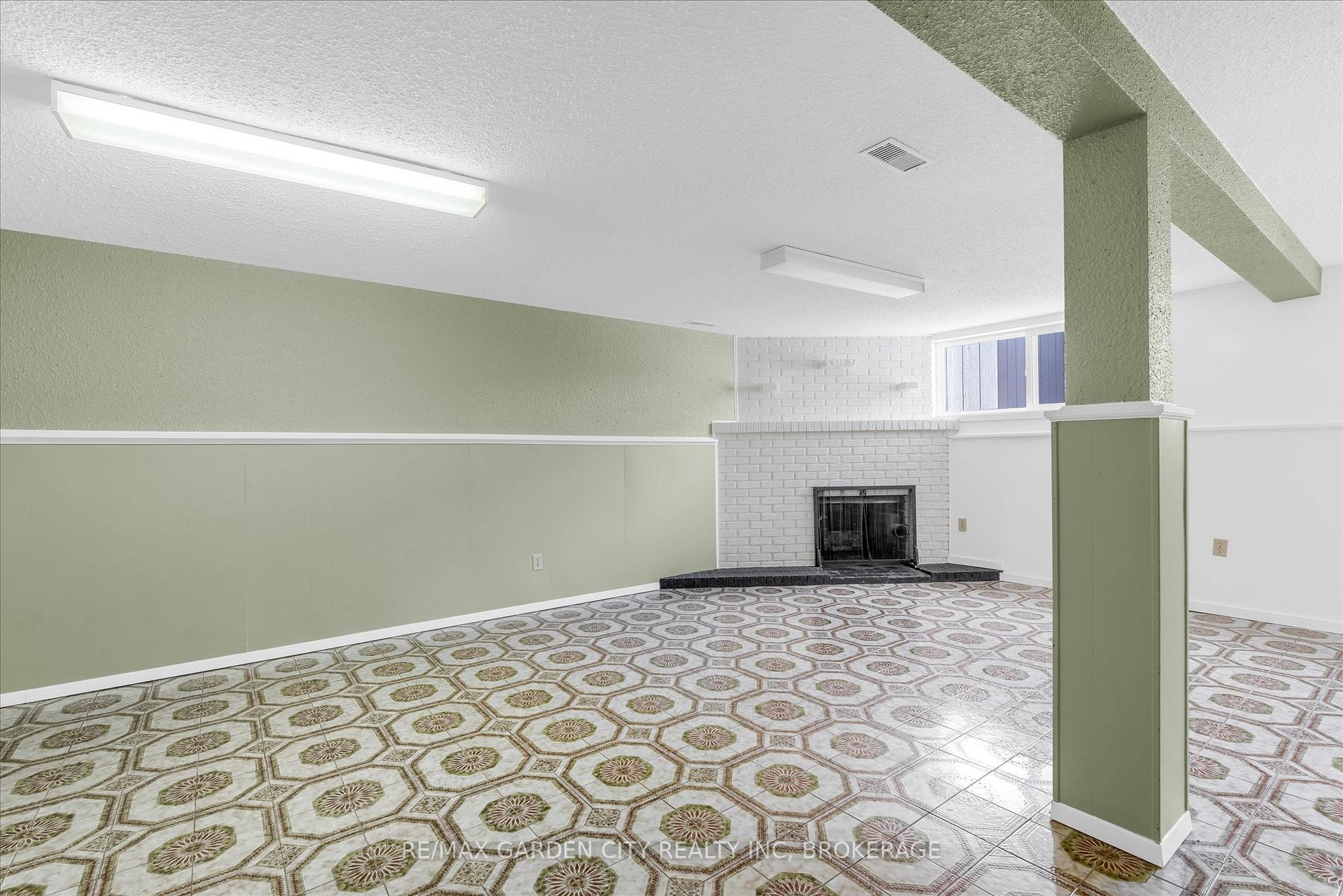 Photo 19 of 35 Allan Drive, St. Catharines, Fairview — HOMEH