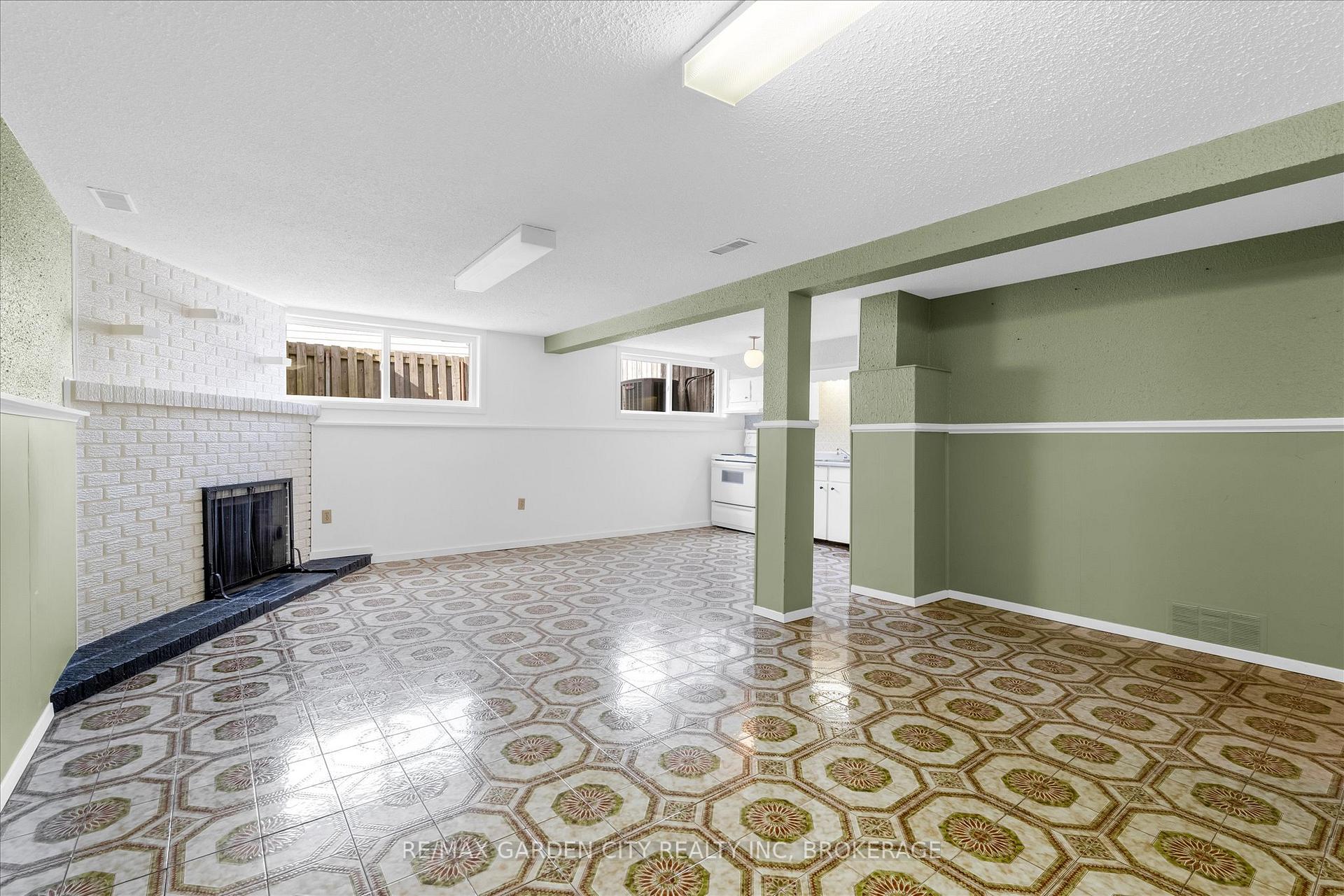 Photo 20 of 35 Allan Drive, St. Catharines, Fairview — HOMEH