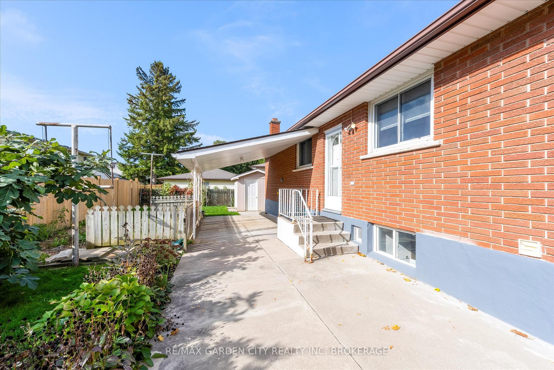 Photo 24 of 35 Allan Drive, St. Catharines, Fairview — HOMEH
