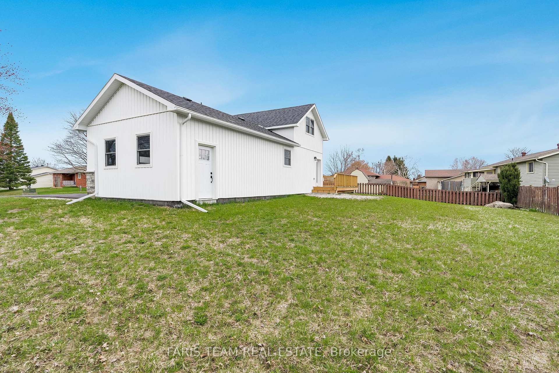 Photo 28 of 9 Bertram Drive, Springwater, Elmvale — HOMEH