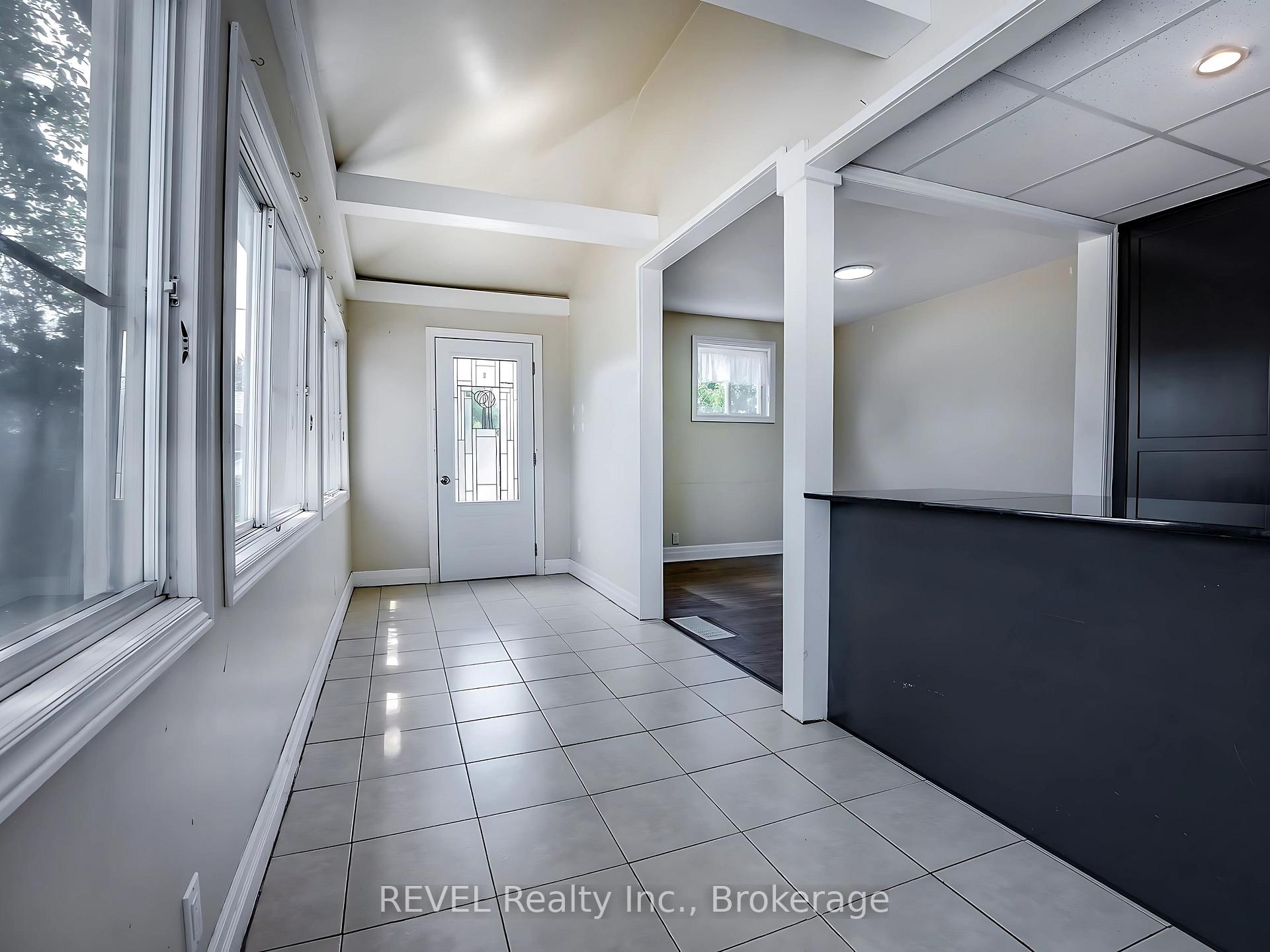 Photo 3 of Unit Main, 25 Delaware Street, St. Catharines, Facer — HOMEH