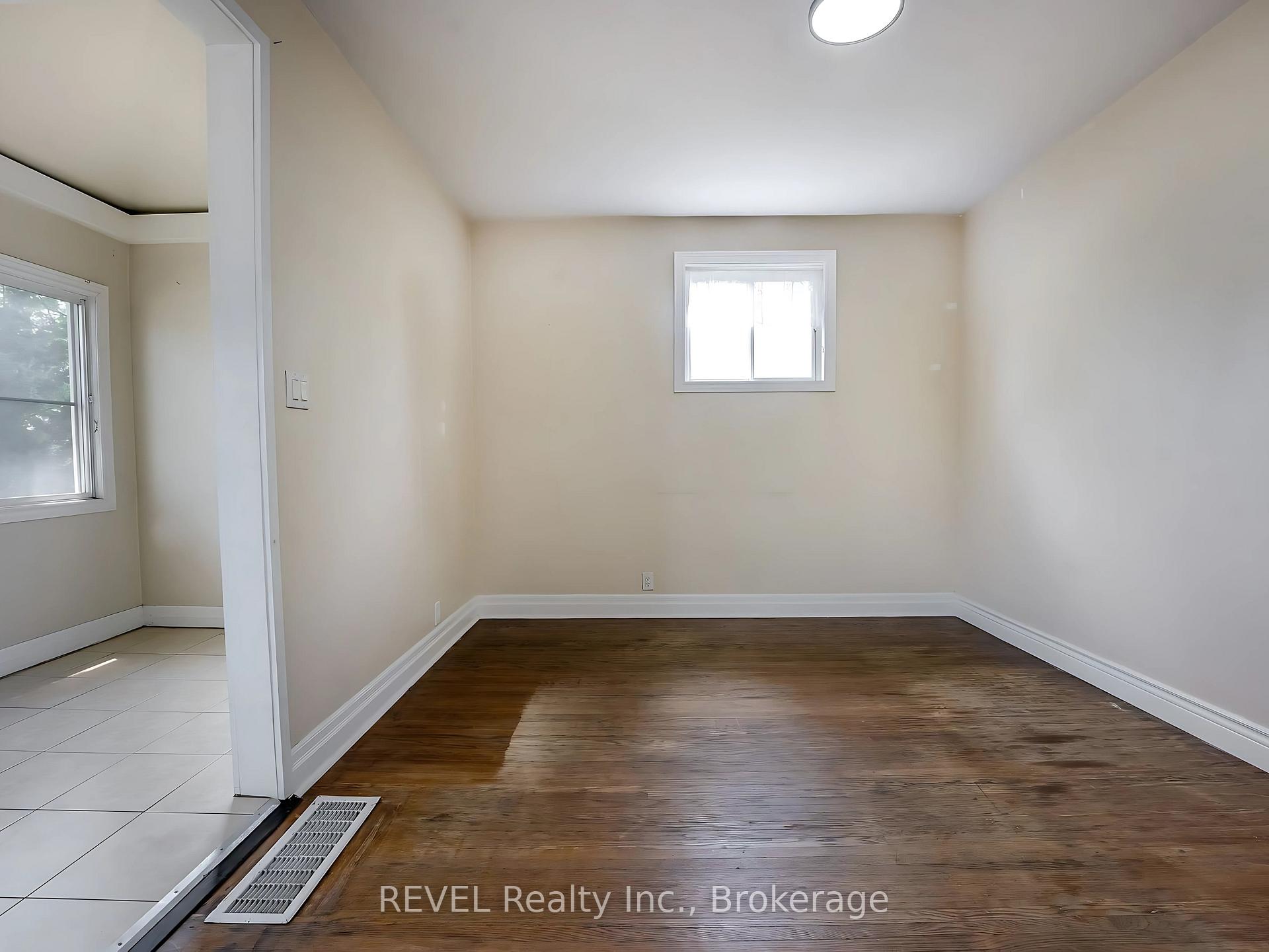 Photo 4 of Unit Main, 25 Delaware Street, St. Catharines, Facer — HOMEH