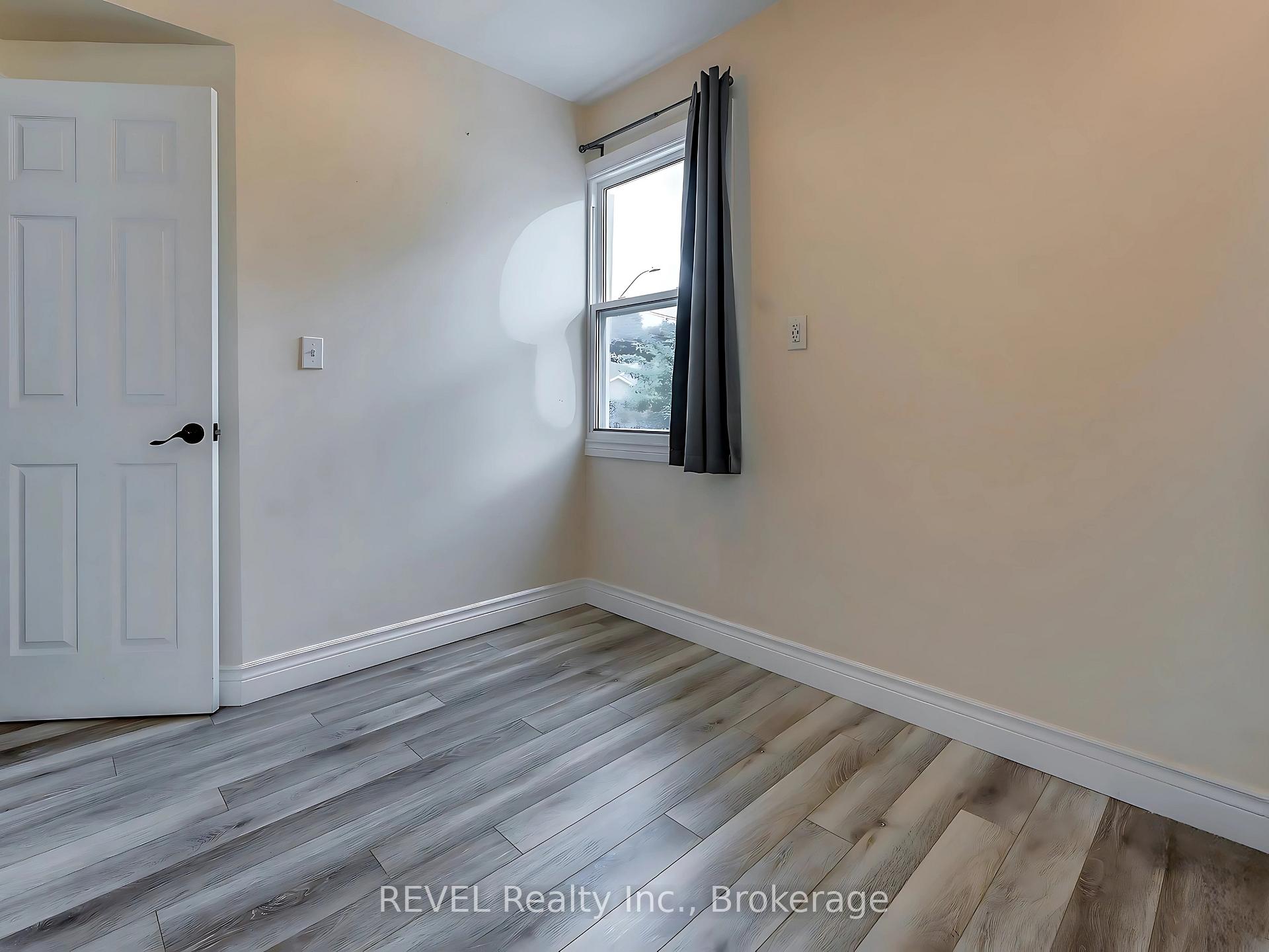 Photo 8 of Unit Main, 25 Delaware Street, St. Catharines, Facer — HOMEH