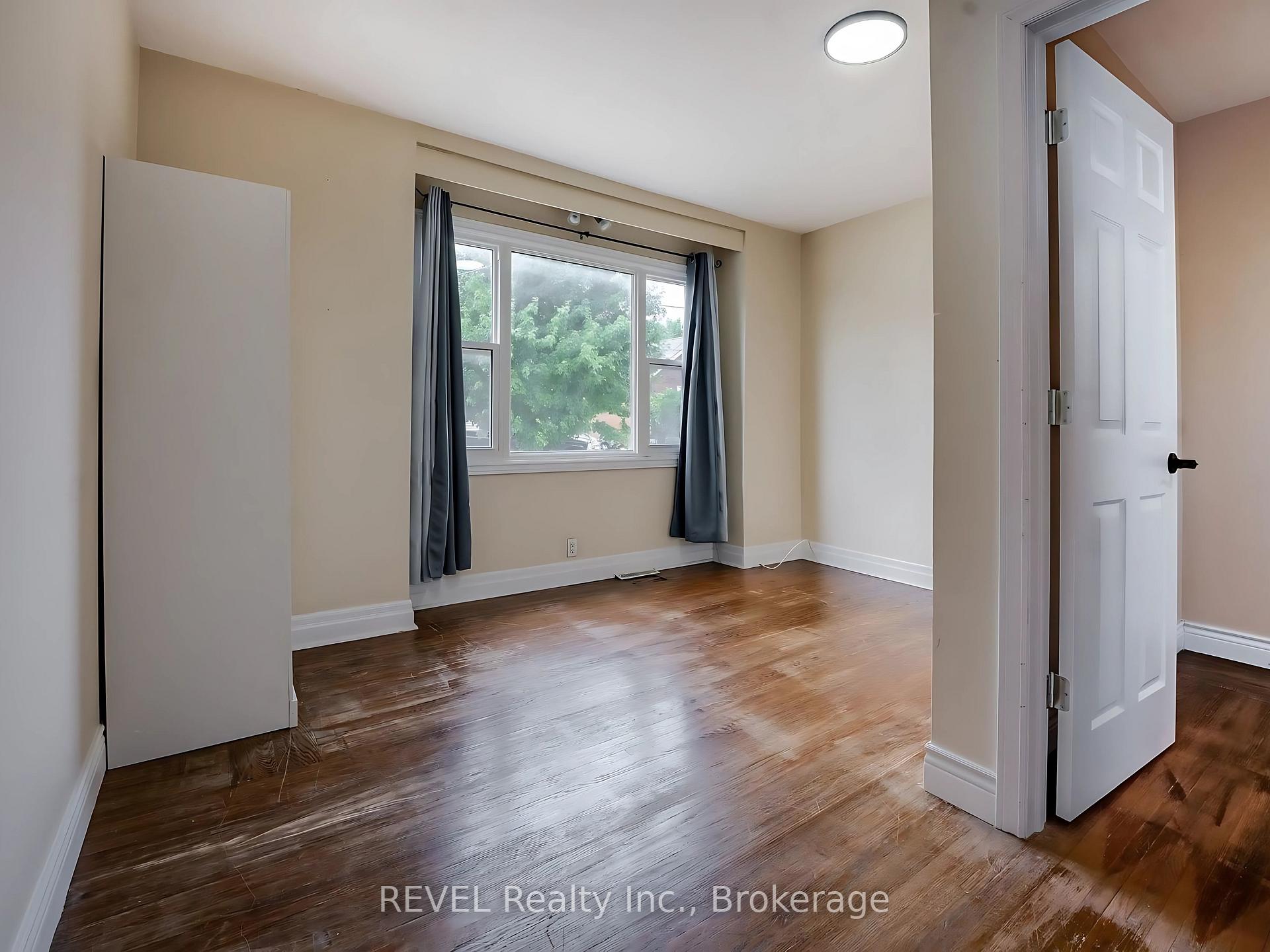Photo 9 of Unit Main, 25 Delaware Street, St. Catharines, Facer — HOMEH