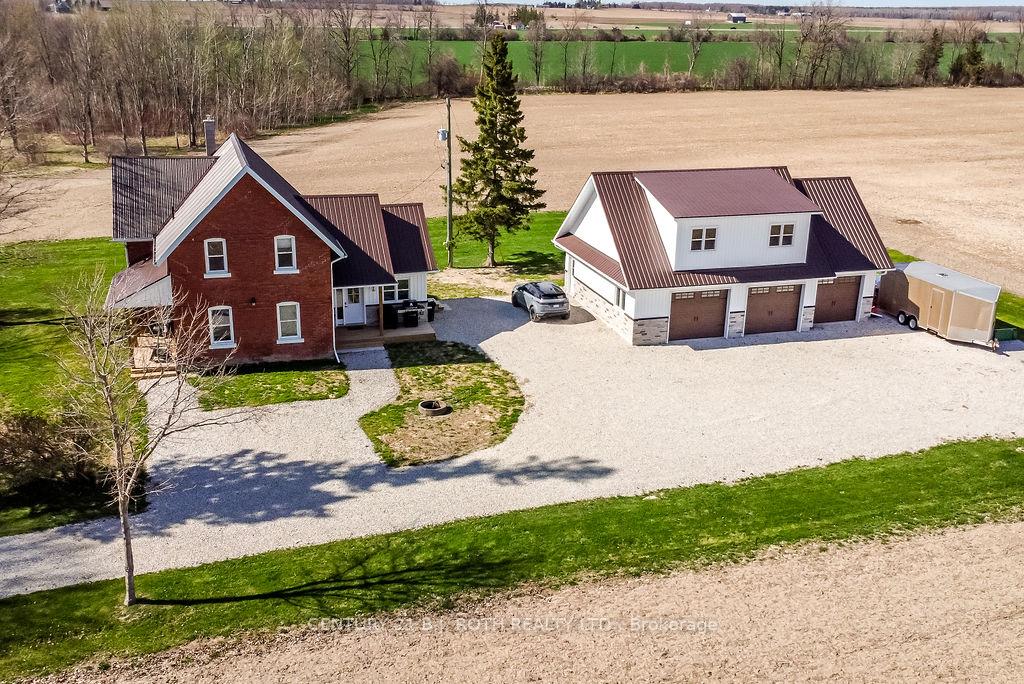 Front of 1153 Glengarry Landing Road S