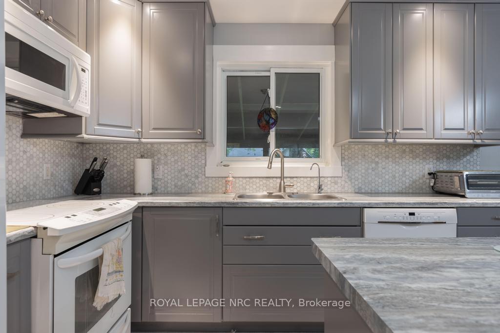 Photo 11 of 22 Beamer Avenue, St. Catharines, Bunting/Linwell — HOMEH
