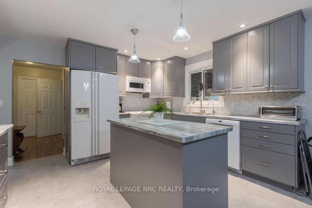 Photo 12 of 22 Beamer Avenue, St. Catharines, Bunting/Linwell — HOMEH