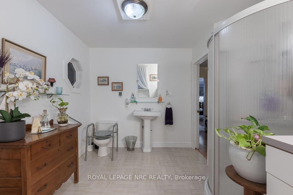 Photo 16 of 22 Beamer Avenue, St. Catharines, Bunting/Linwell — HOMEH