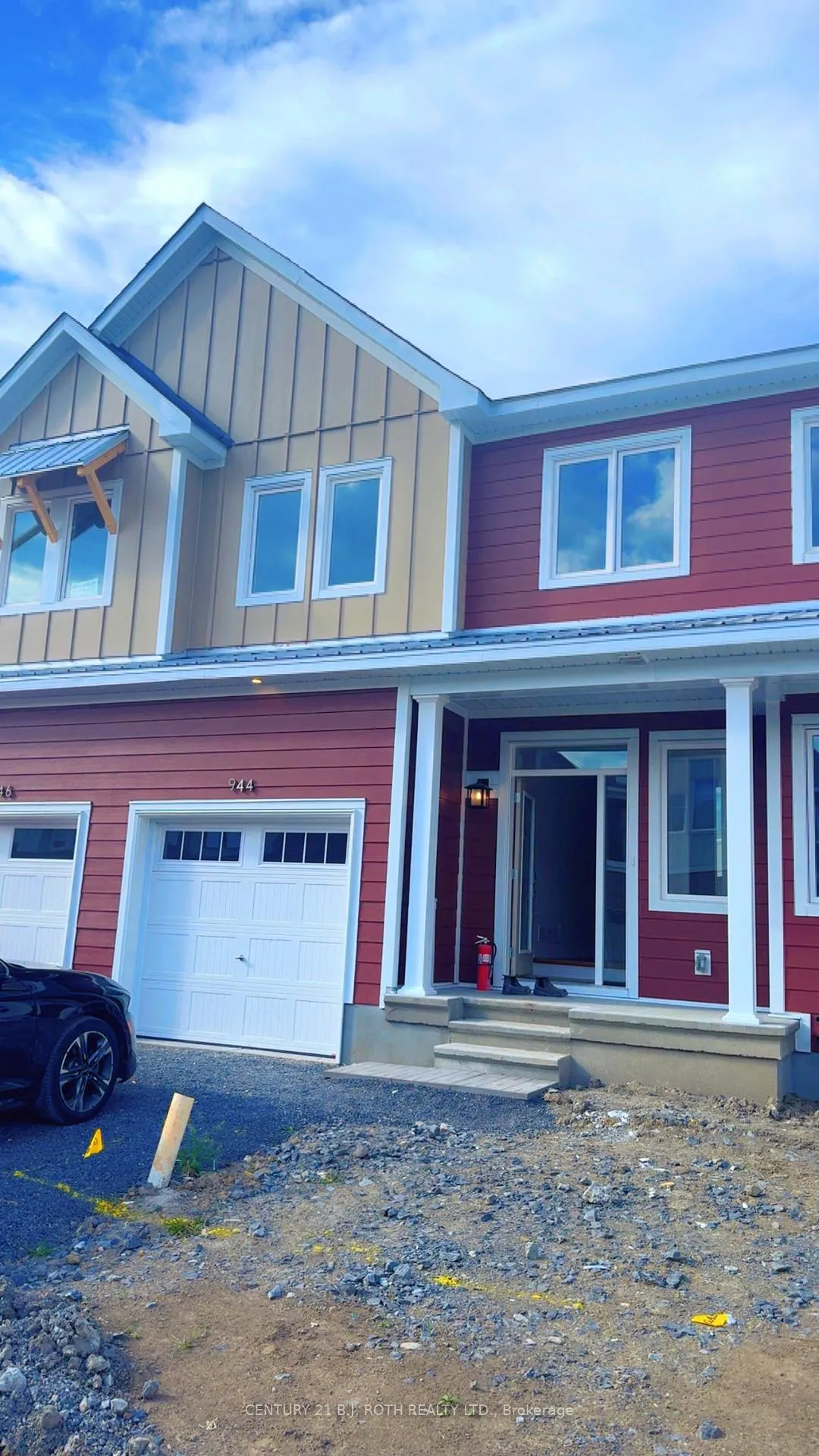 Front of 944 Seagrave Lane