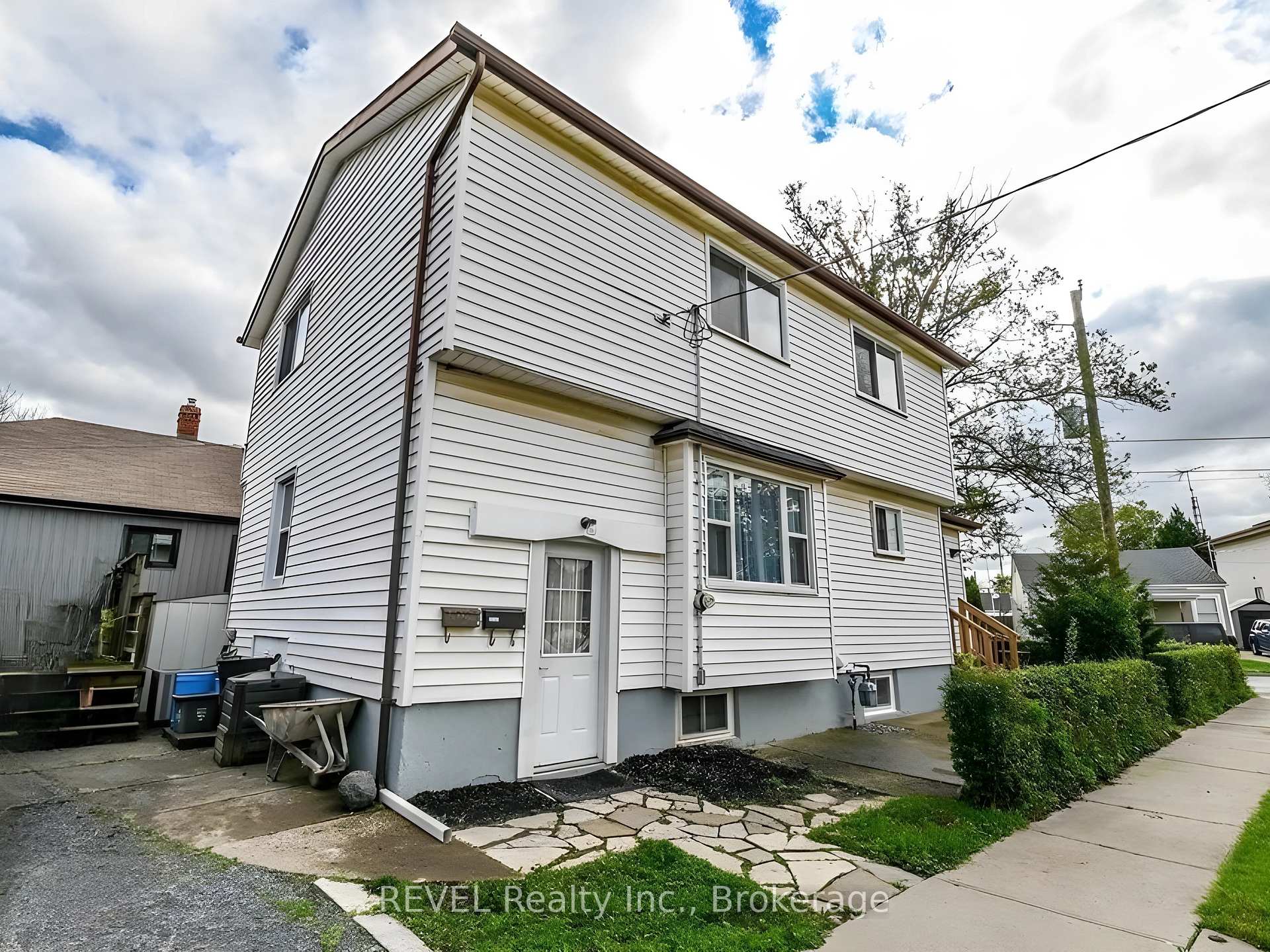Front of Unit Basement, 25 Delaware Street