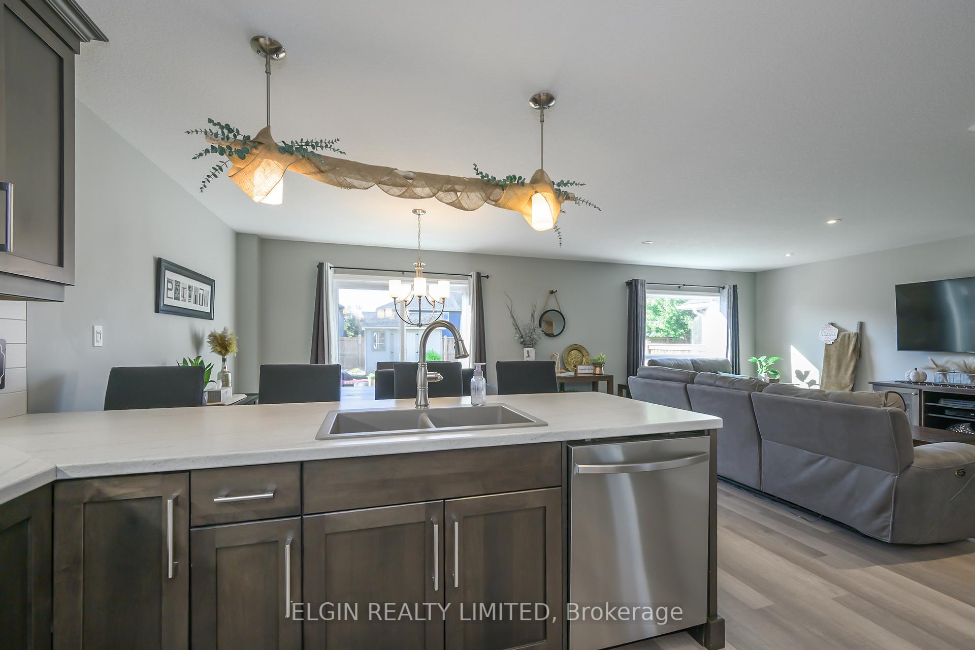 Photo 11 of 12 Russet Lane, St. Thomas — HOMEH