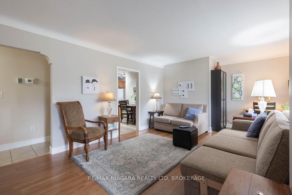 Photo 2 of 96 Royal Manor Drive, St. Catharines, Carlton/Bunting — HOMEH