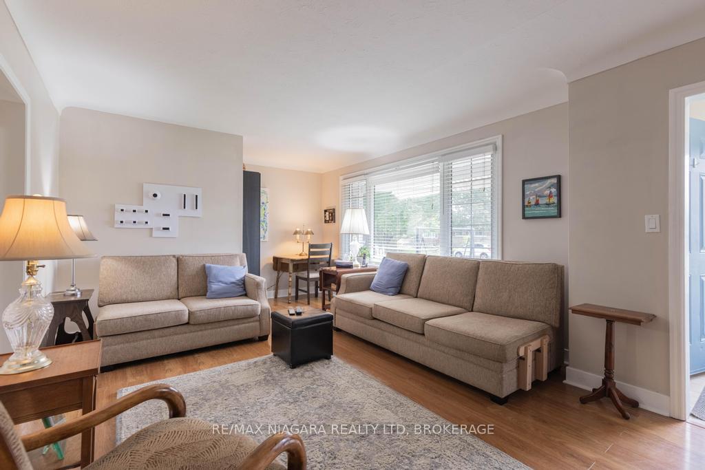 Photo 4 of 96 Royal Manor Drive, St. Catharines, Carlton/Bunting — HOMEH