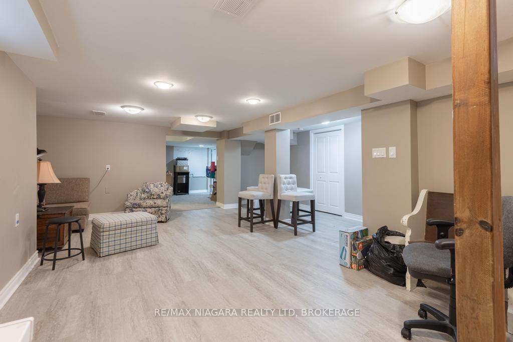 Photo 12 of 96 Royal Manor Drive, St. Catharines, Carlton/Bunting — HOMEH