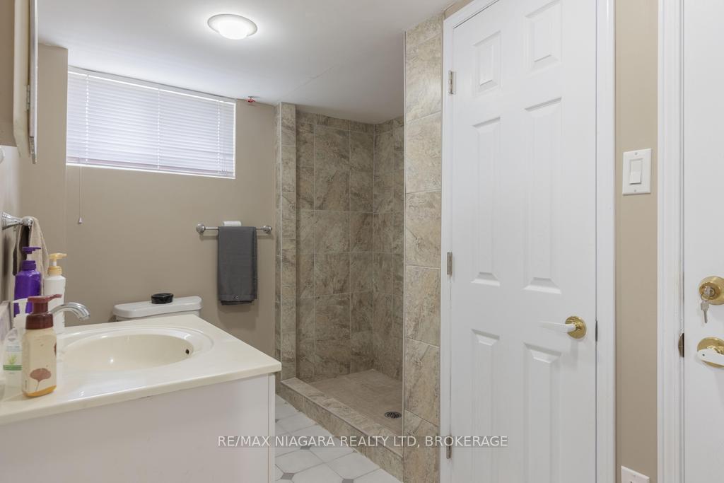 Photo 13 of 96 Royal Manor Drive, St. Catharines, Carlton/Bunting — HOMEH