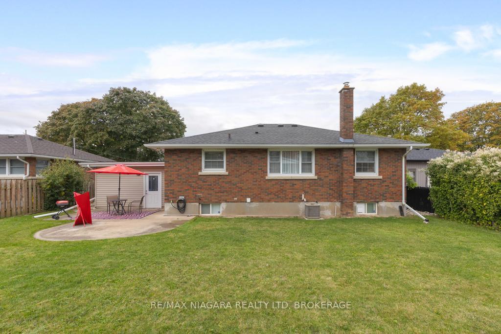 Photo 17 of 96 Royal Manor Drive, St. Catharines, Carlton/Bunting — HOMEH