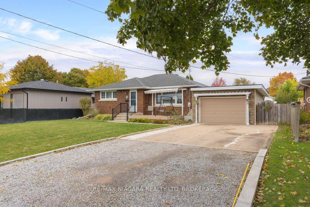 Photo 19 of 96 Royal Manor Drive, St. Catharines, Carlton/Bunting — HOMEH