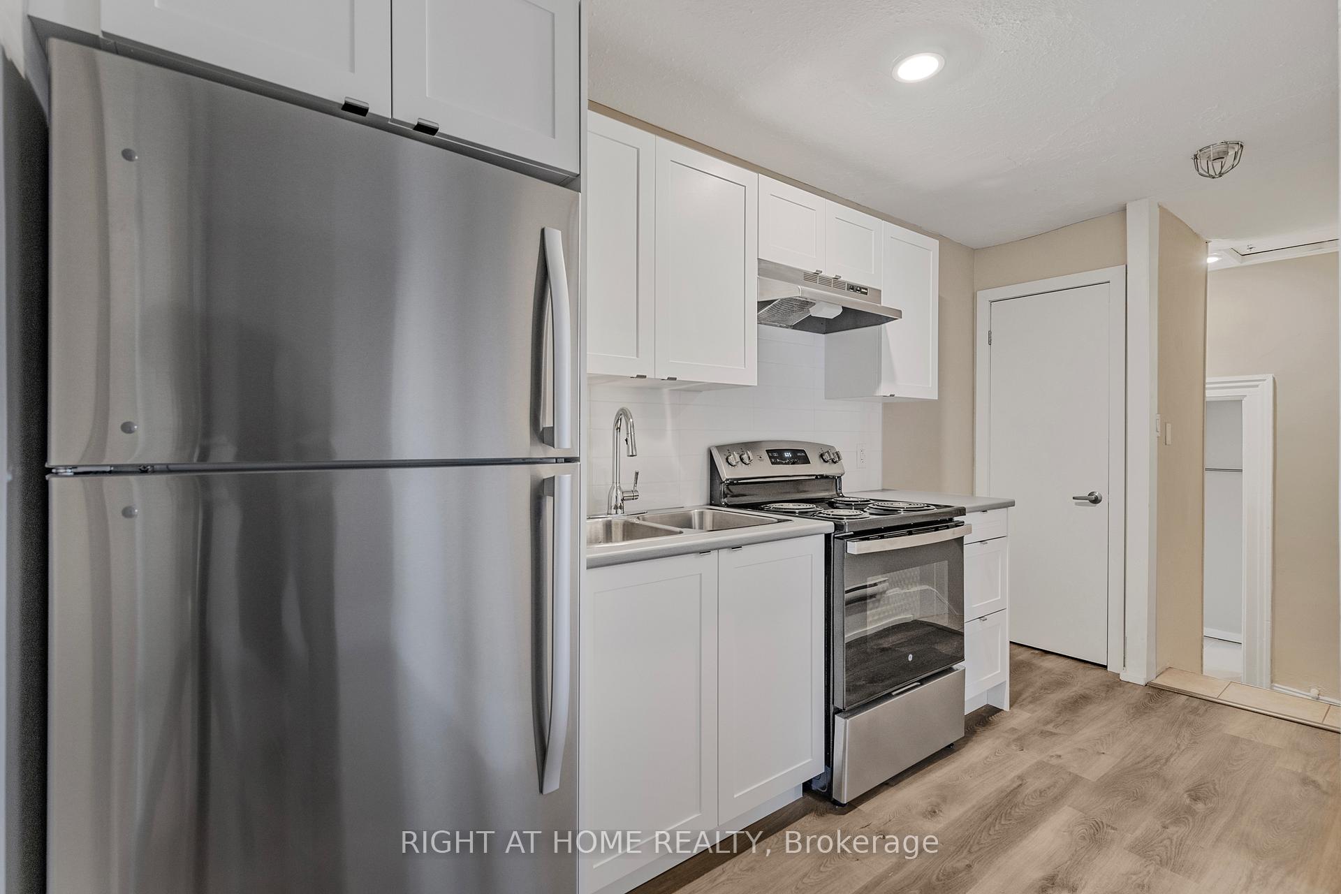 Front of Unit 10, 82 Welland Avenue