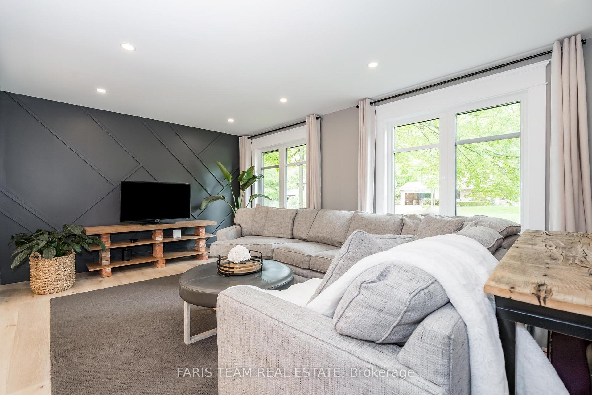 Photo 11 of 8 Malta Crescent, Springwater, Midhurst — HOMEH