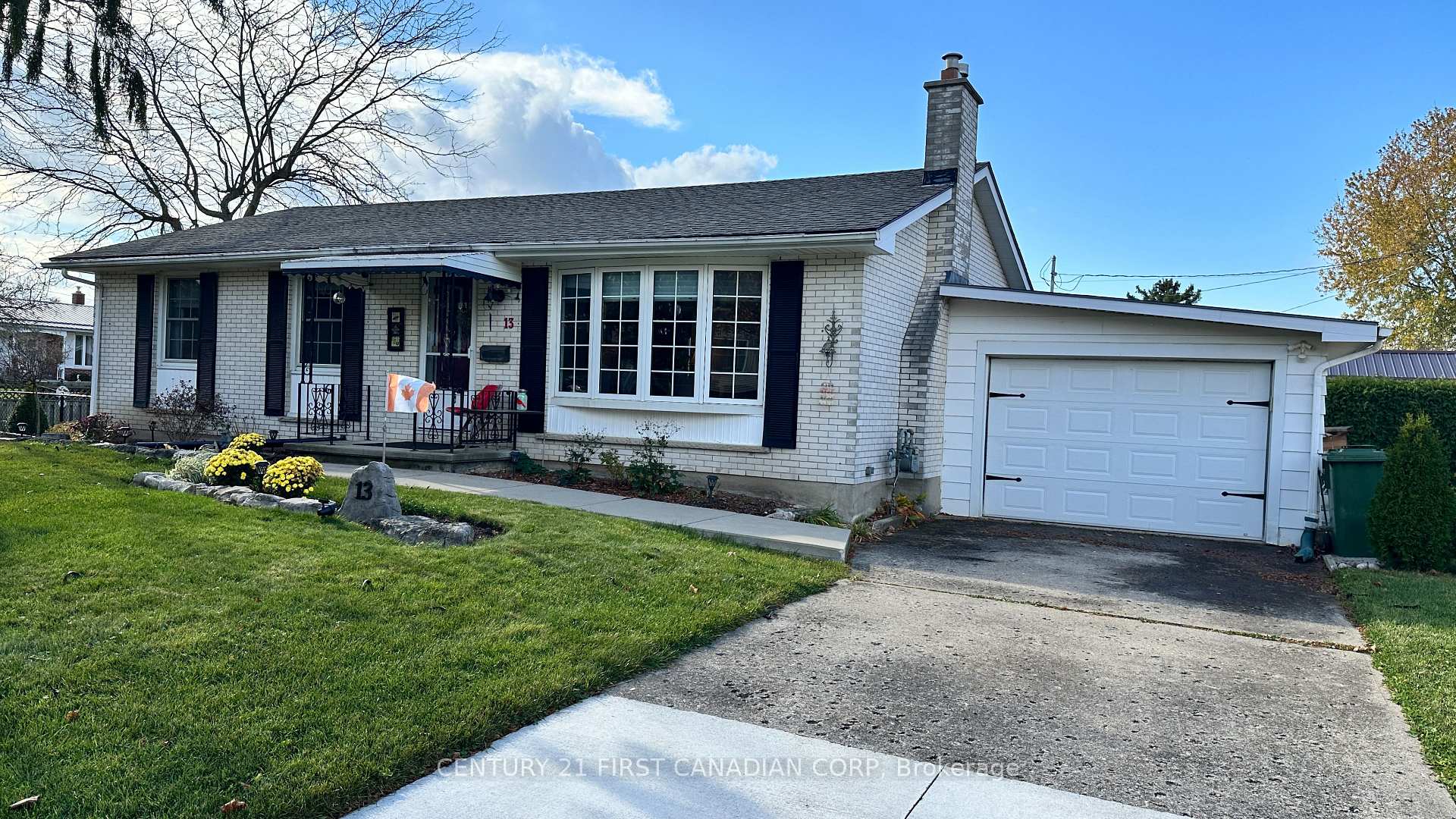 Photo 3 of 13 Pullen Avenue, St. Thomas — HOMEH