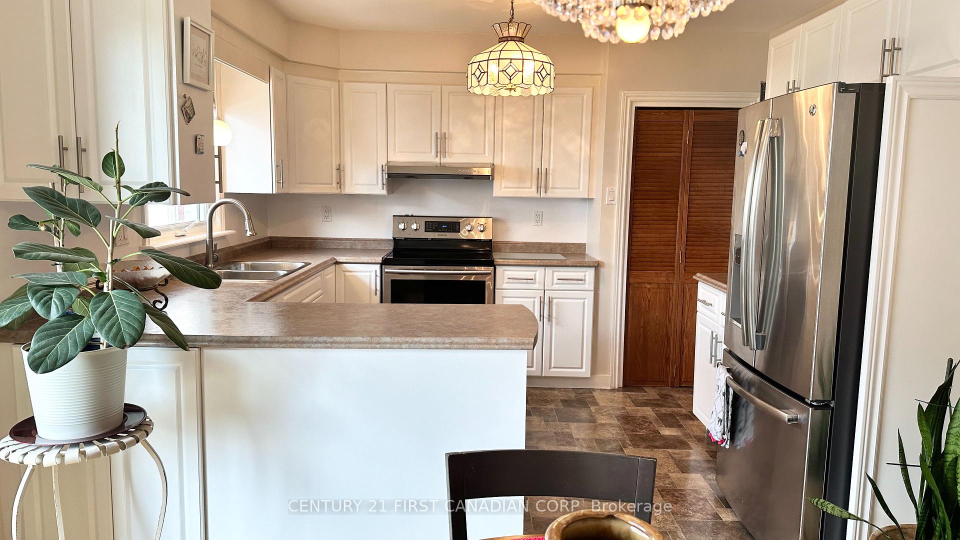 Photo 8 of 13 Pullen Avenue, St. Thomas — HOMEH