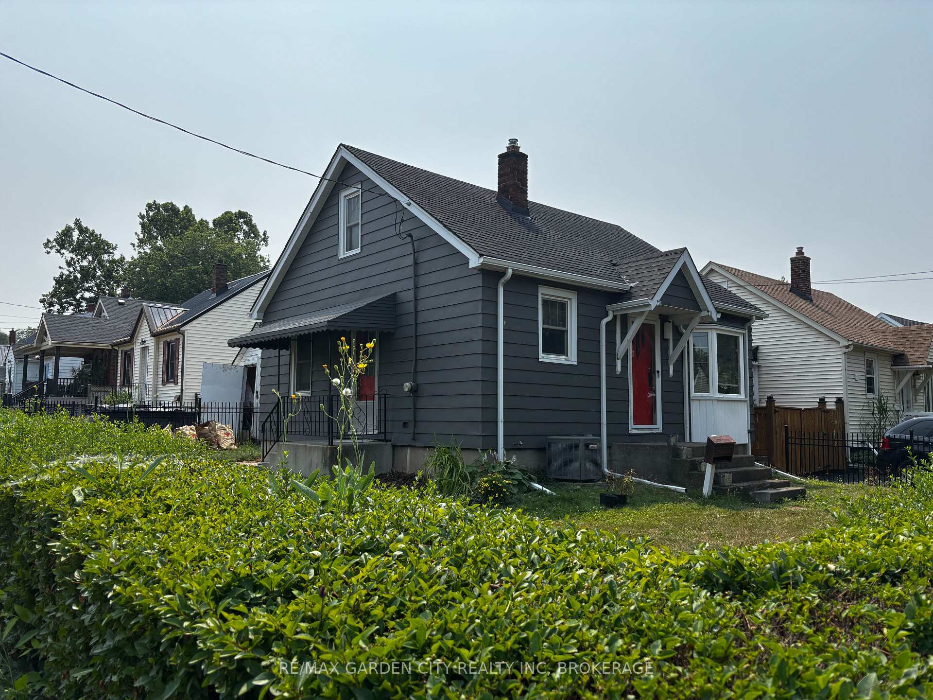 Photo 2 of 12 Lincoln Avenue, St. Catharines, Oakdale — HOMEH