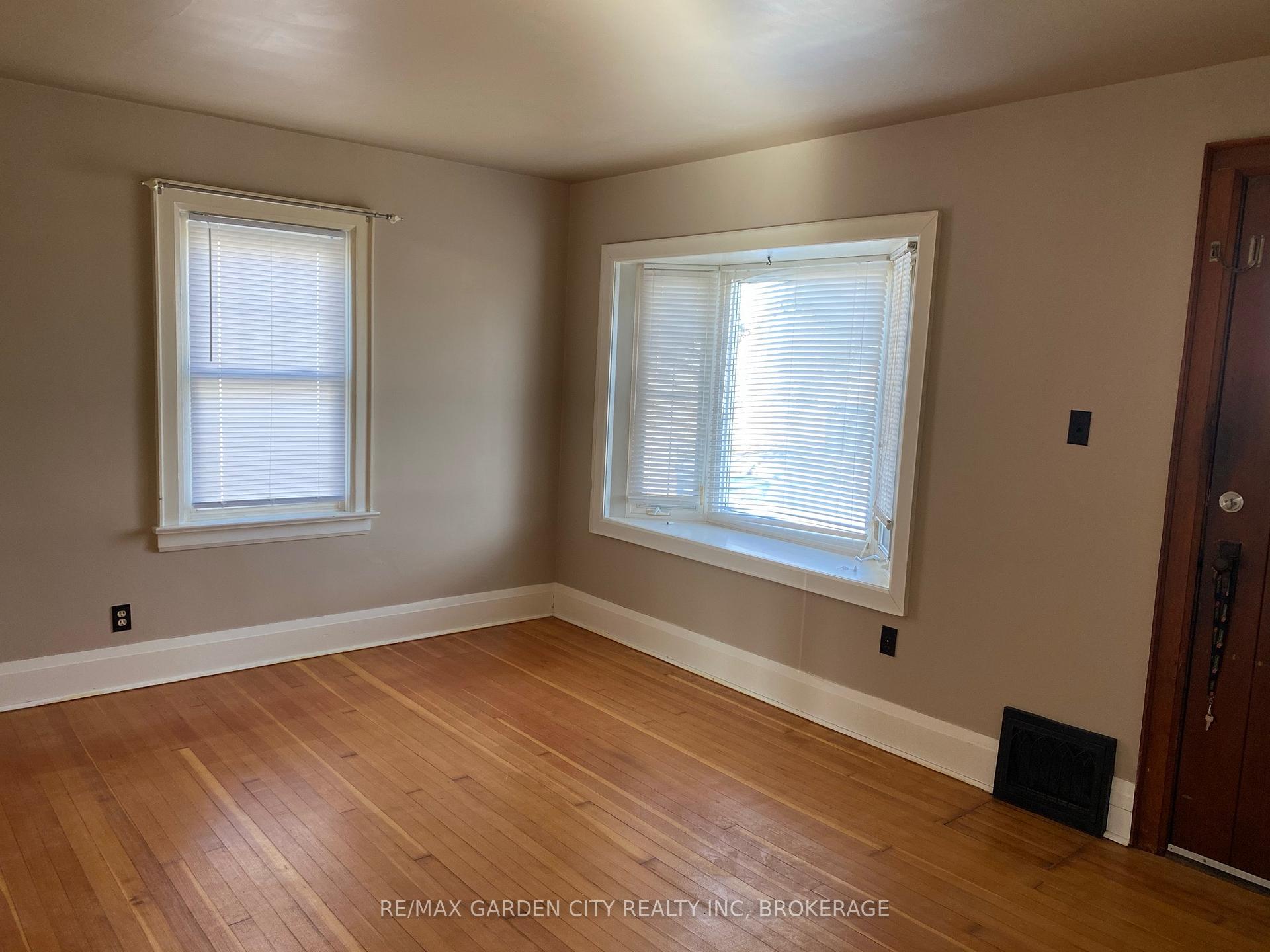Photo 9 of 12 Lincoln Avenue, St. Catharines, Oakdale — HOMEH