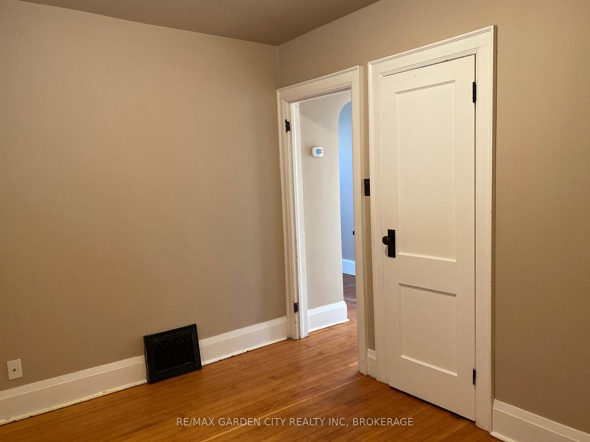 Photo 10 of 12 Lincoln Avenue, St. Catharines, Oakdale — HOMEH