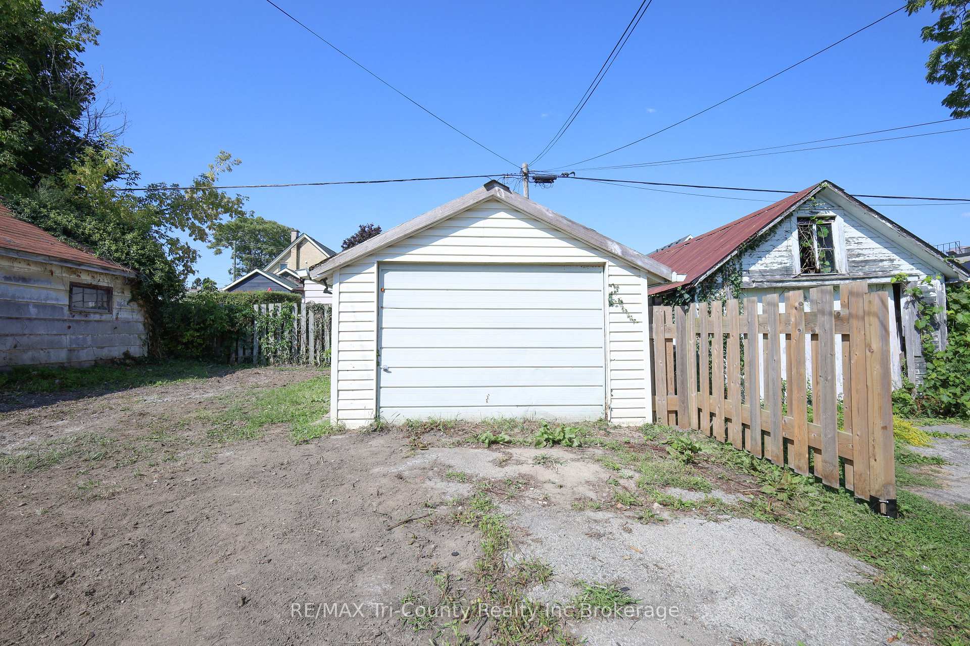 Photo 3 of 8 Erie Street, St. Thomas — HOMEH