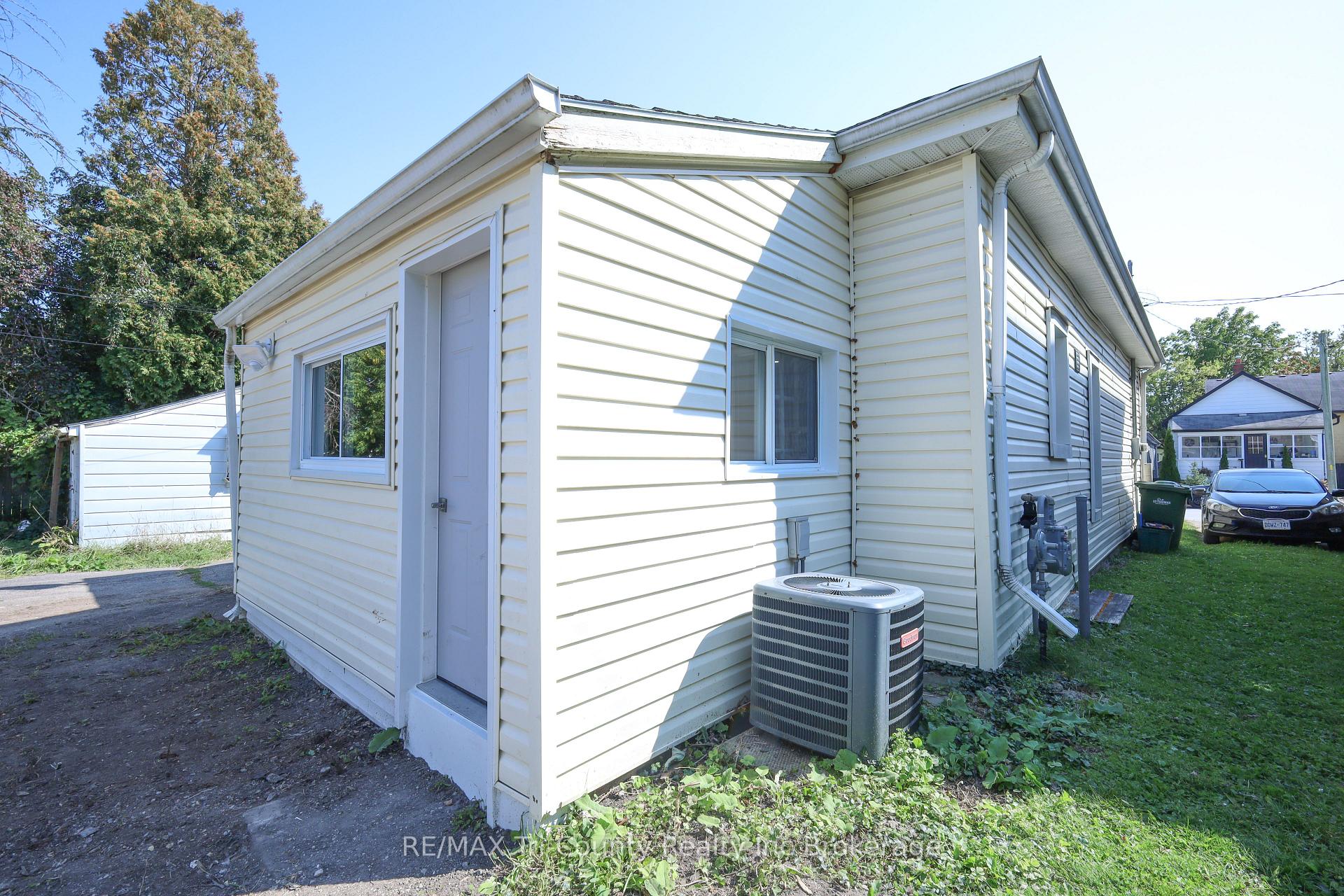 Photo 5 of 8 Erie Street, St. Thomas — HOMEH