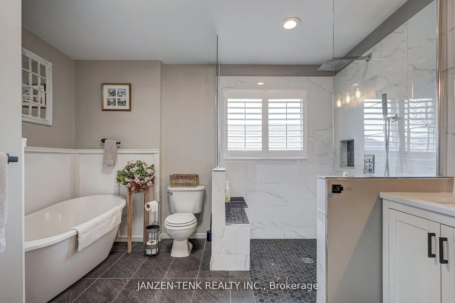 Photo 6 of 2 Rosethorn Court, St. Thomas — HOMEH