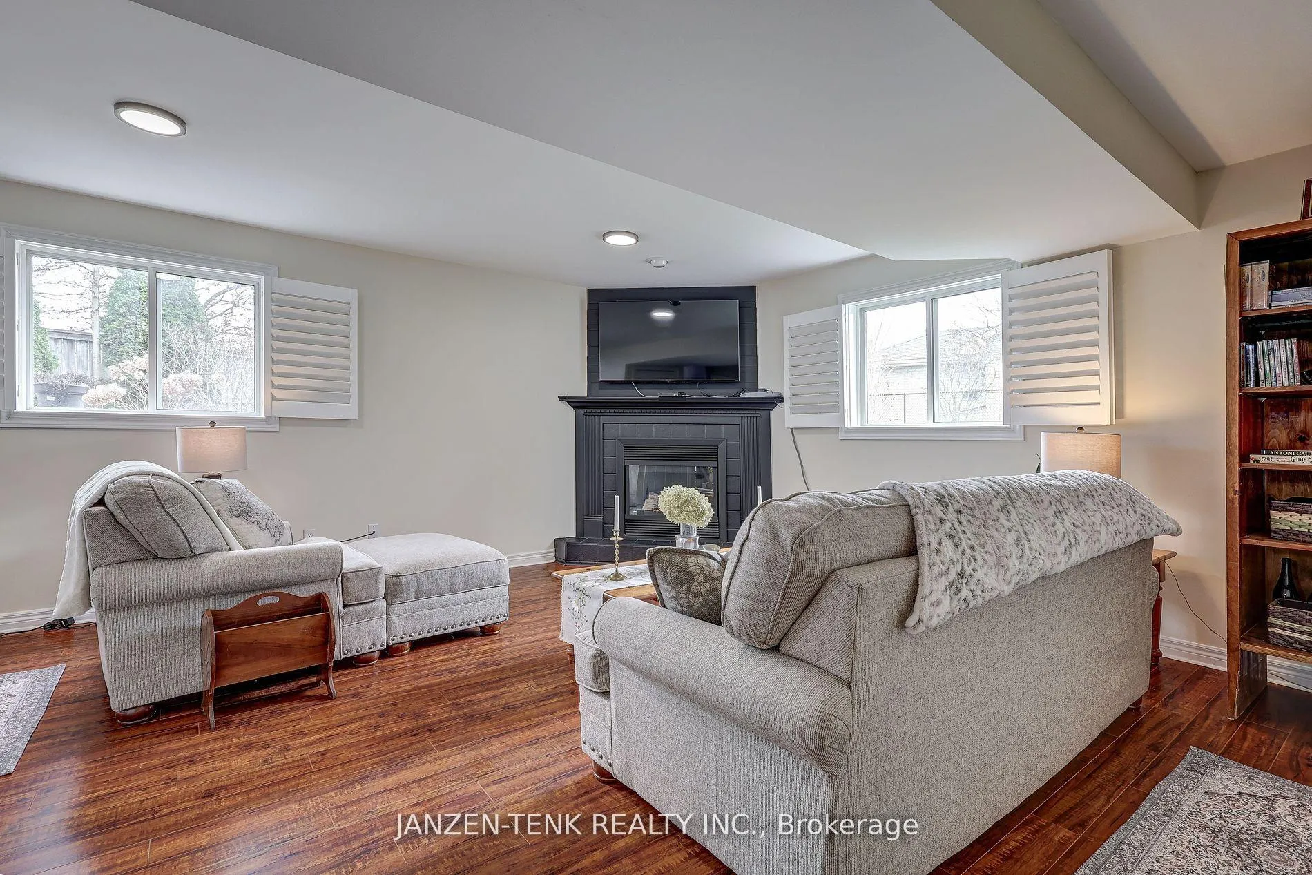 Photo 13 of 2 Rosethorn Court, St. Thomas — HOMEH