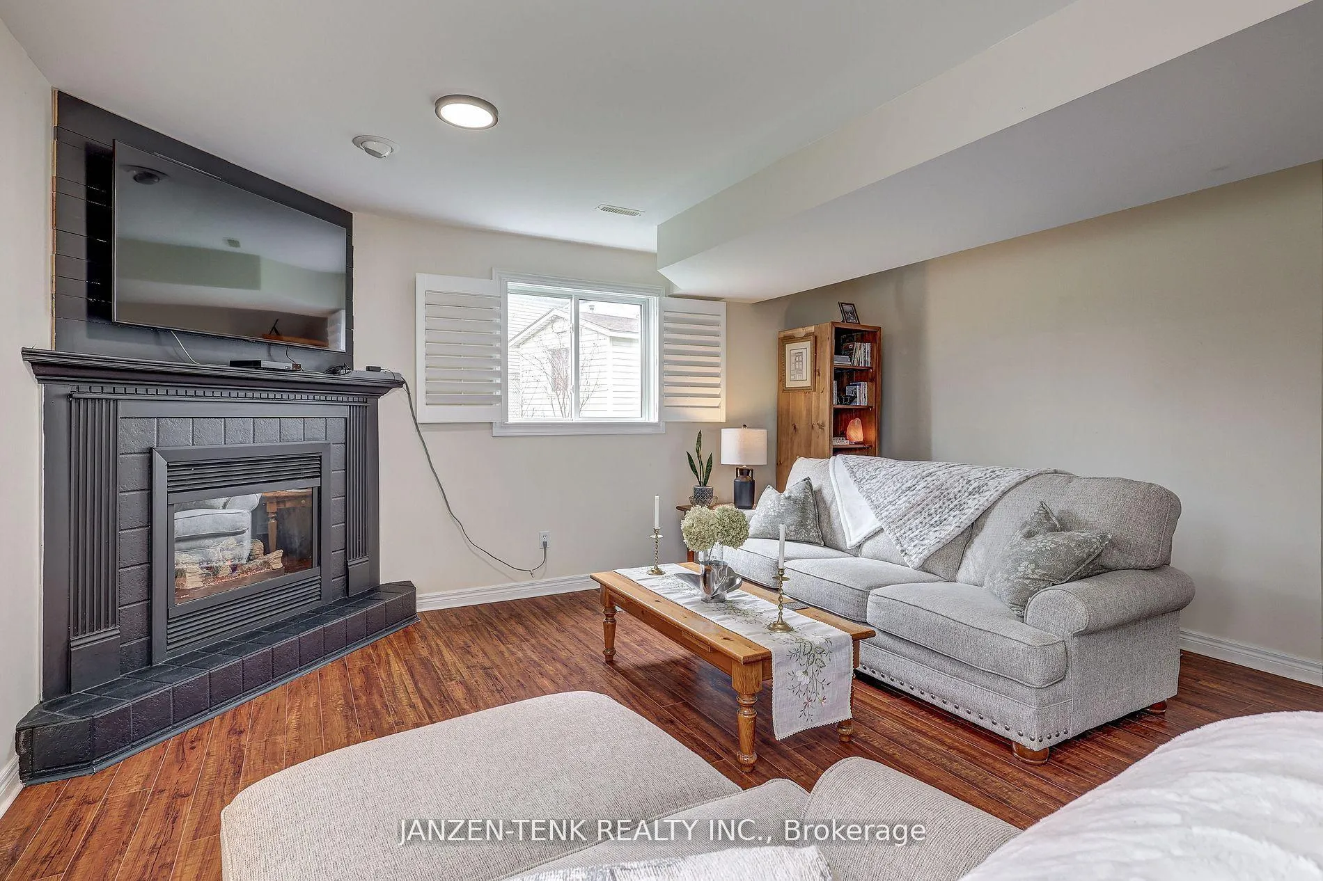 Photo 16 of 2 Rosethorn Court, St. Thomas — HOMEH