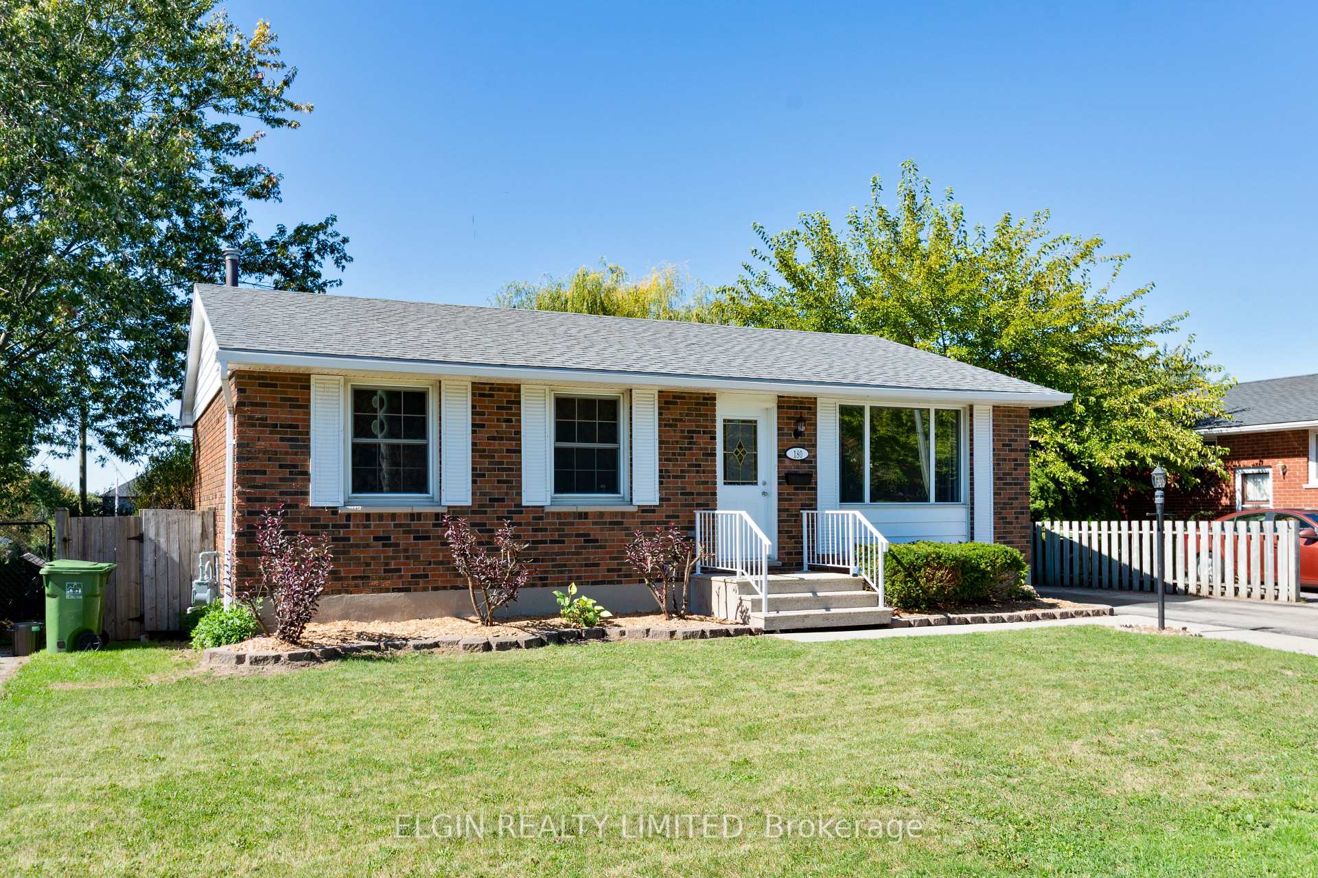 Photo 4 of 180 Fairview Avenue, St. Thomas — HOMEH