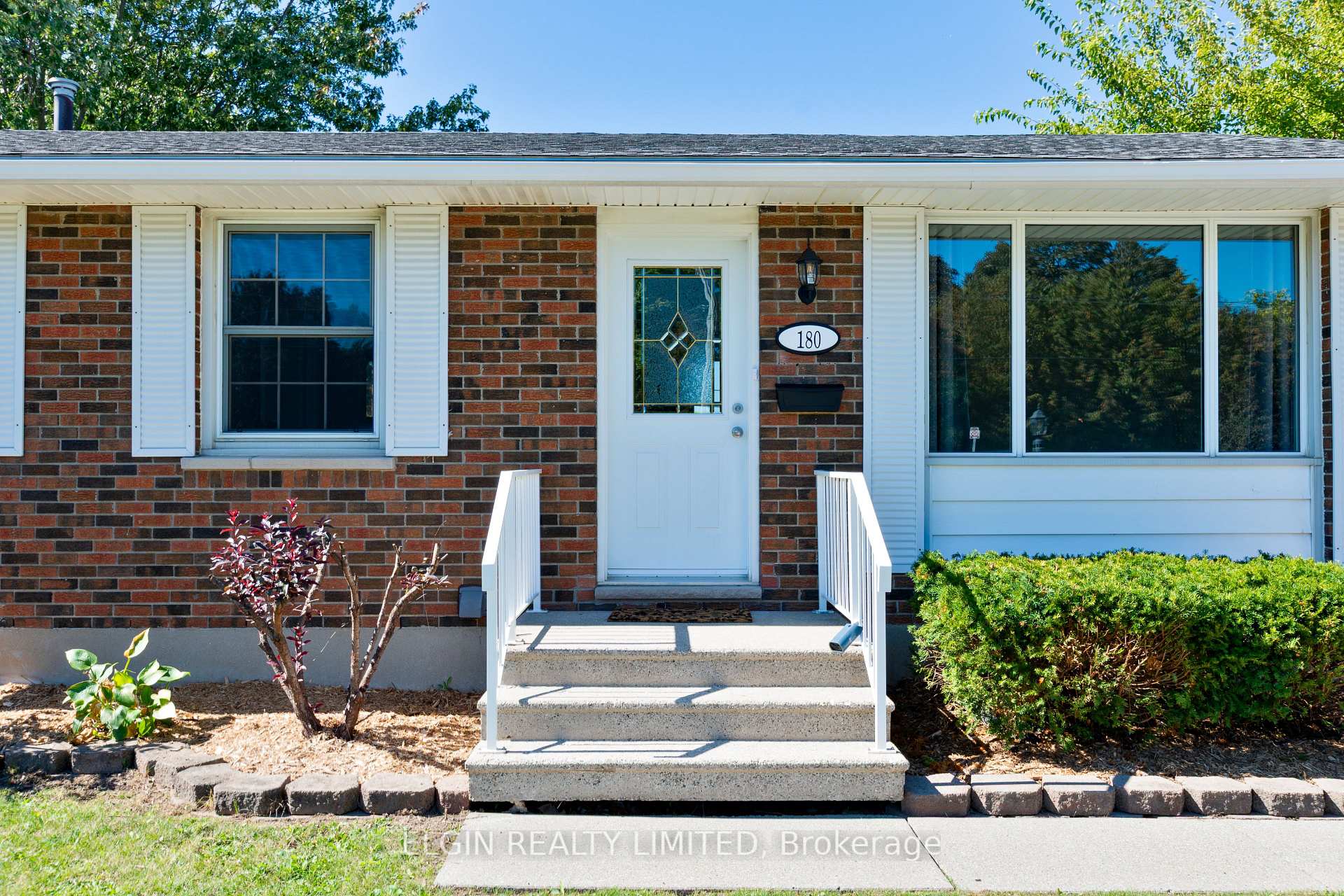 Photo 5 of 180 Fairview Avenue, St. Thomas — HOMEH