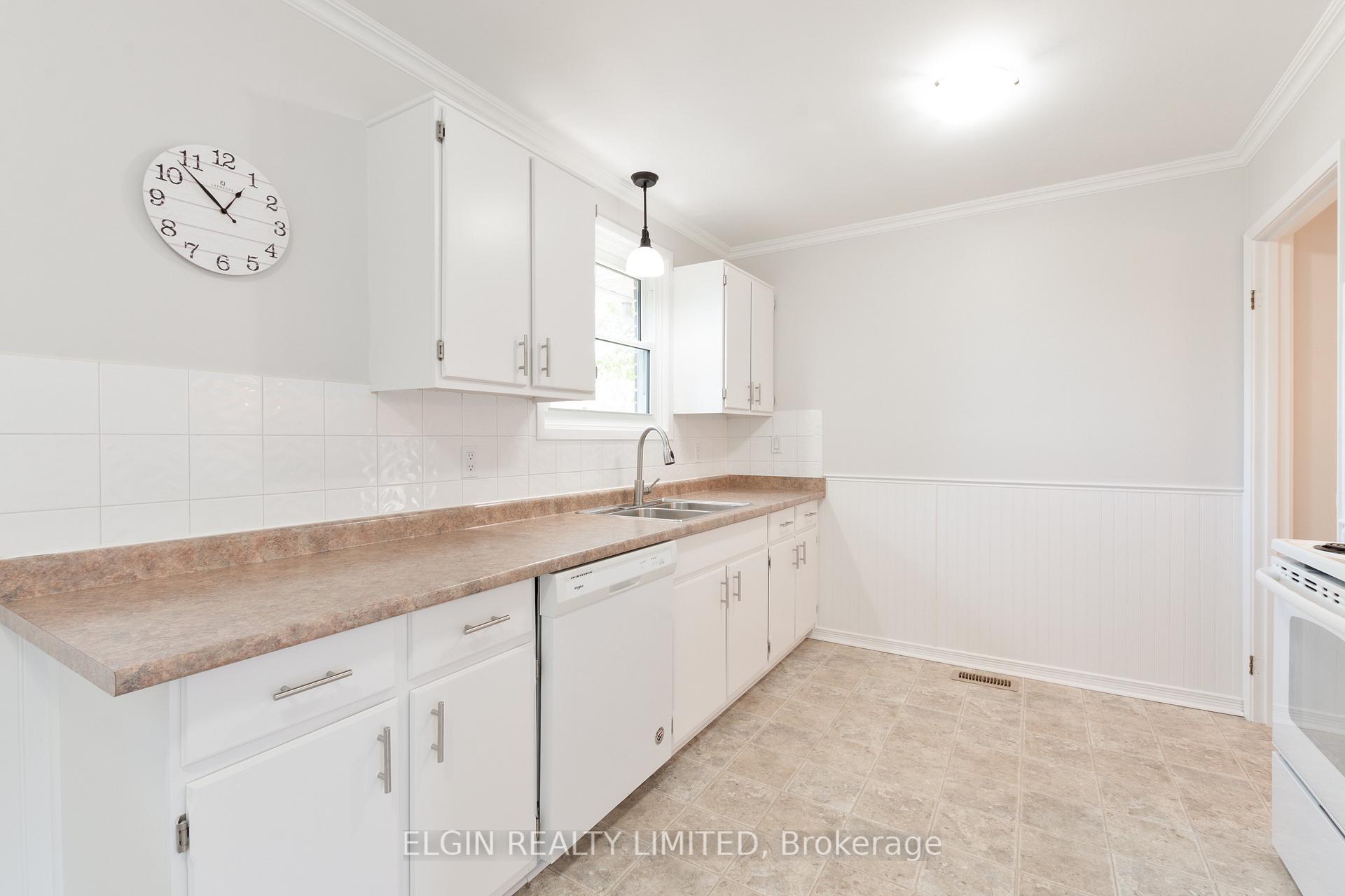 Photo 11 of 180 Fairview Avenue, St. Thomas — HOMEH