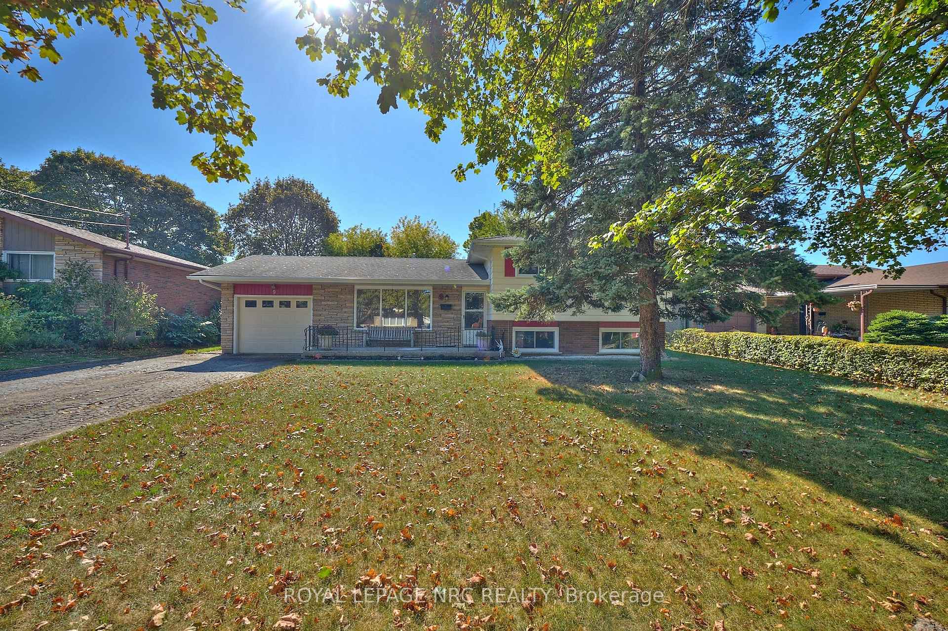 Photo 1 of 9 Royal Manor Drive, St. Catharines, Carlton/Bunting — HOMEH
