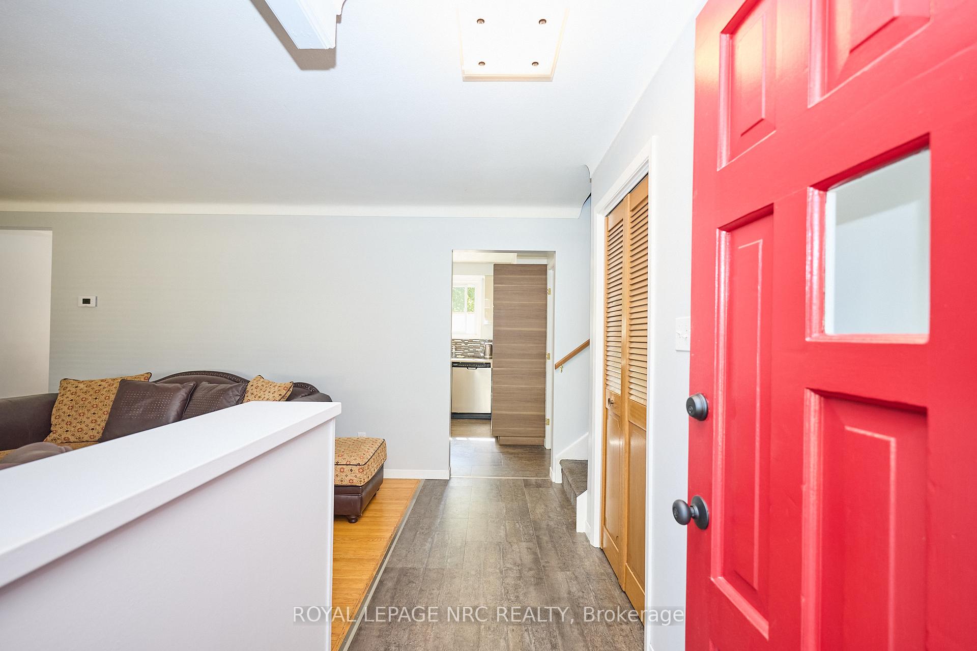 Photo 4 of 9 Royal Manor Drive, St. Catharines, Carlton/Bunting — HOMEH