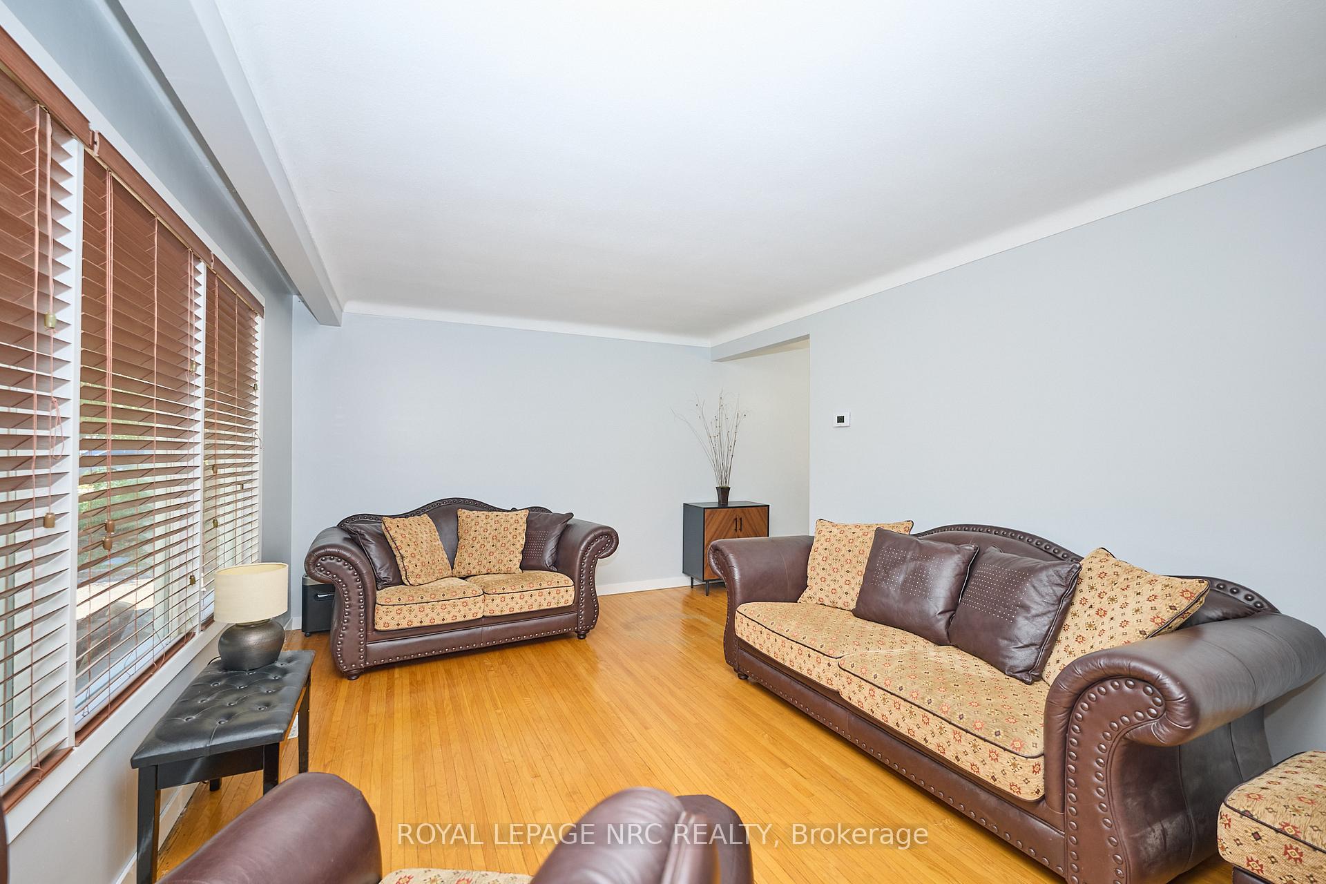 Photo 5 of 9 Royal Manor Drive, St. Catharines, Carlton/Bunting — HOMEH